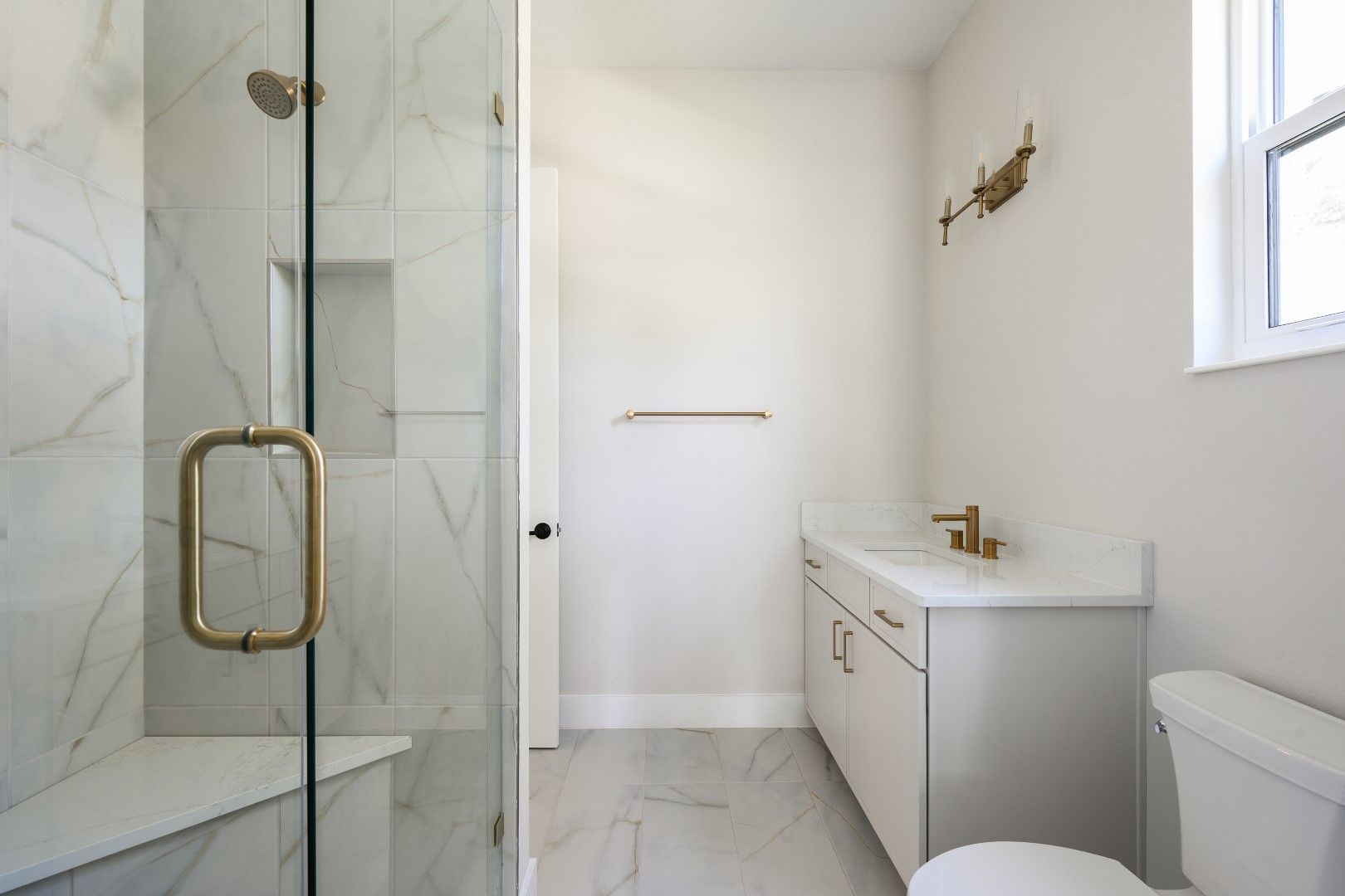 4020 W Cleveland St | Seabreeze A | Secondary Bathroom
