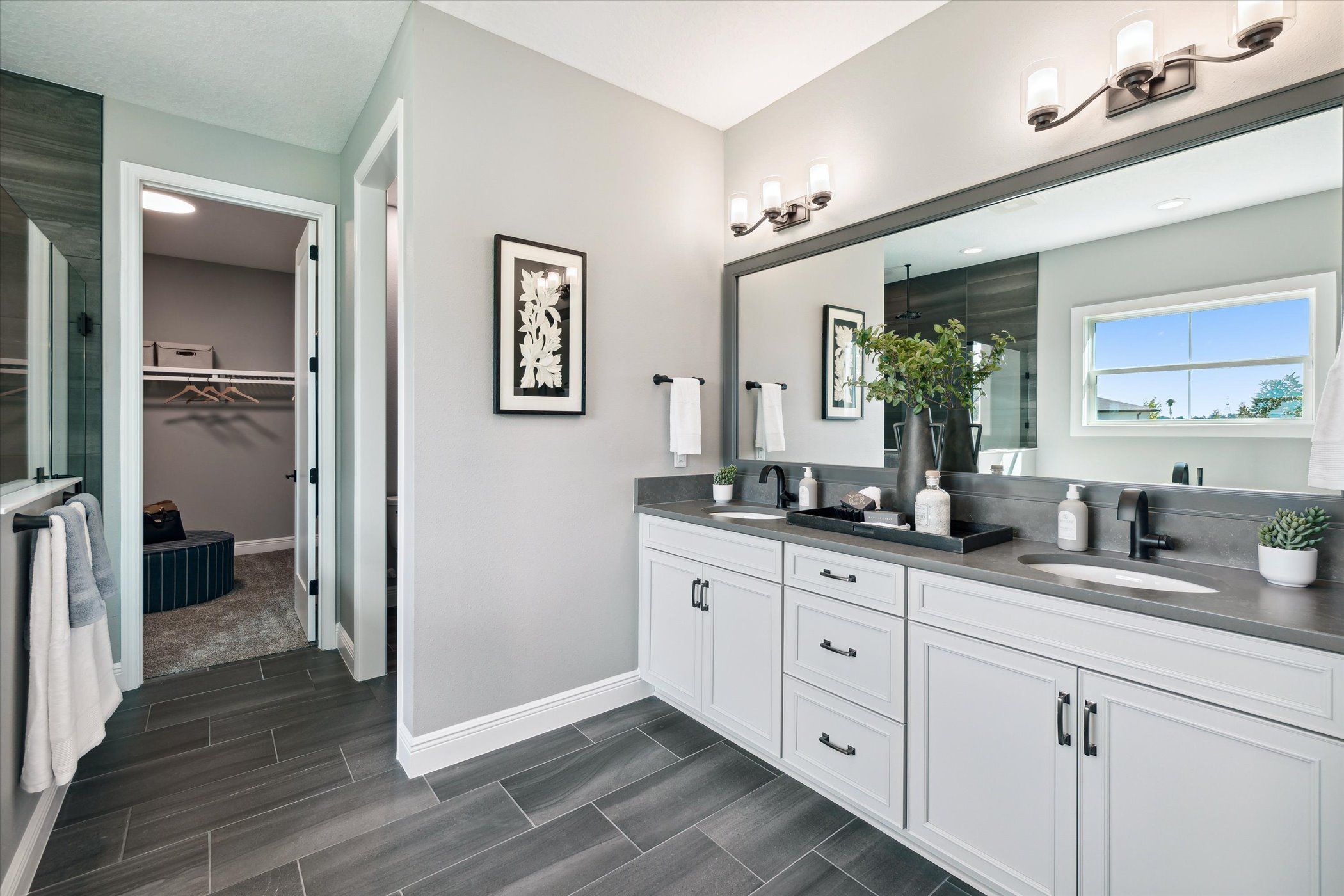 Bayside II - Owners Bathroom