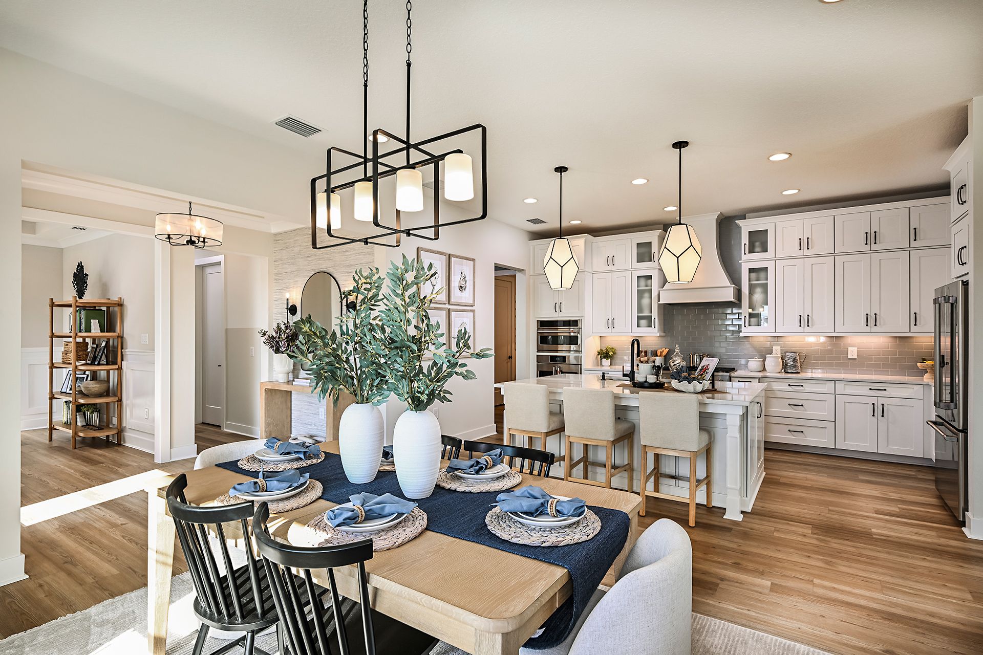 Dining Room and Gourmet Kitchen - Vinoy at Two-Rivers