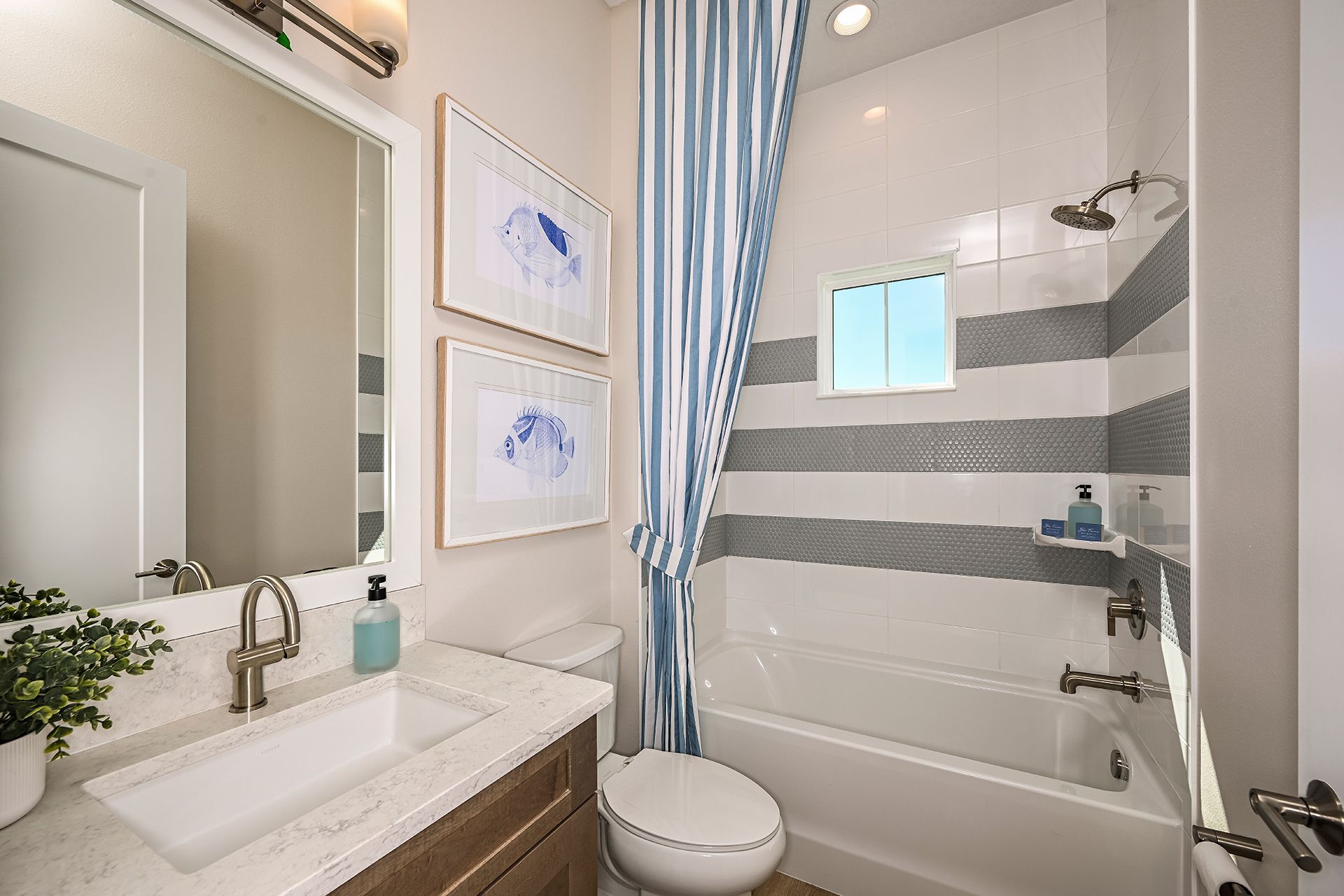 Secondary Bathroom - Key West II at Star Farms