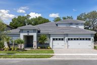 Crestwood Estates por Homes by WestBay en Tampa-St. Petersburg Florida