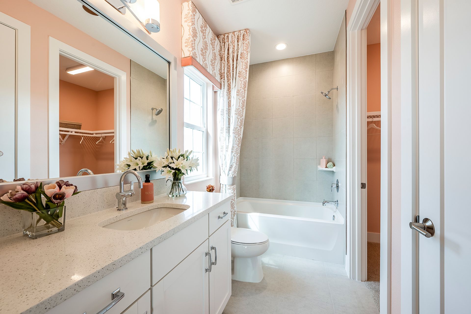 Secondary Bathroom - Egret III at Star Farms