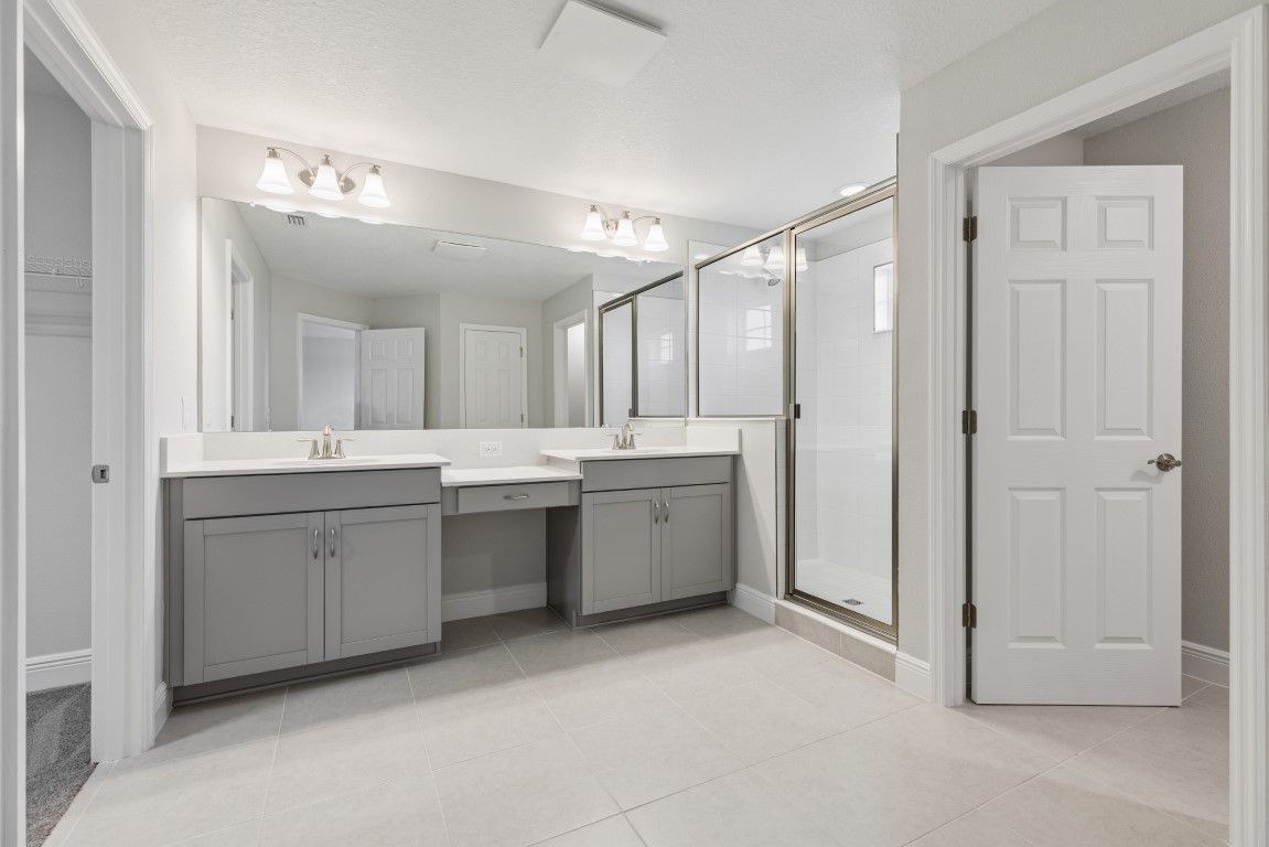 9711 Surrey Rose Dr - Owner's Bath