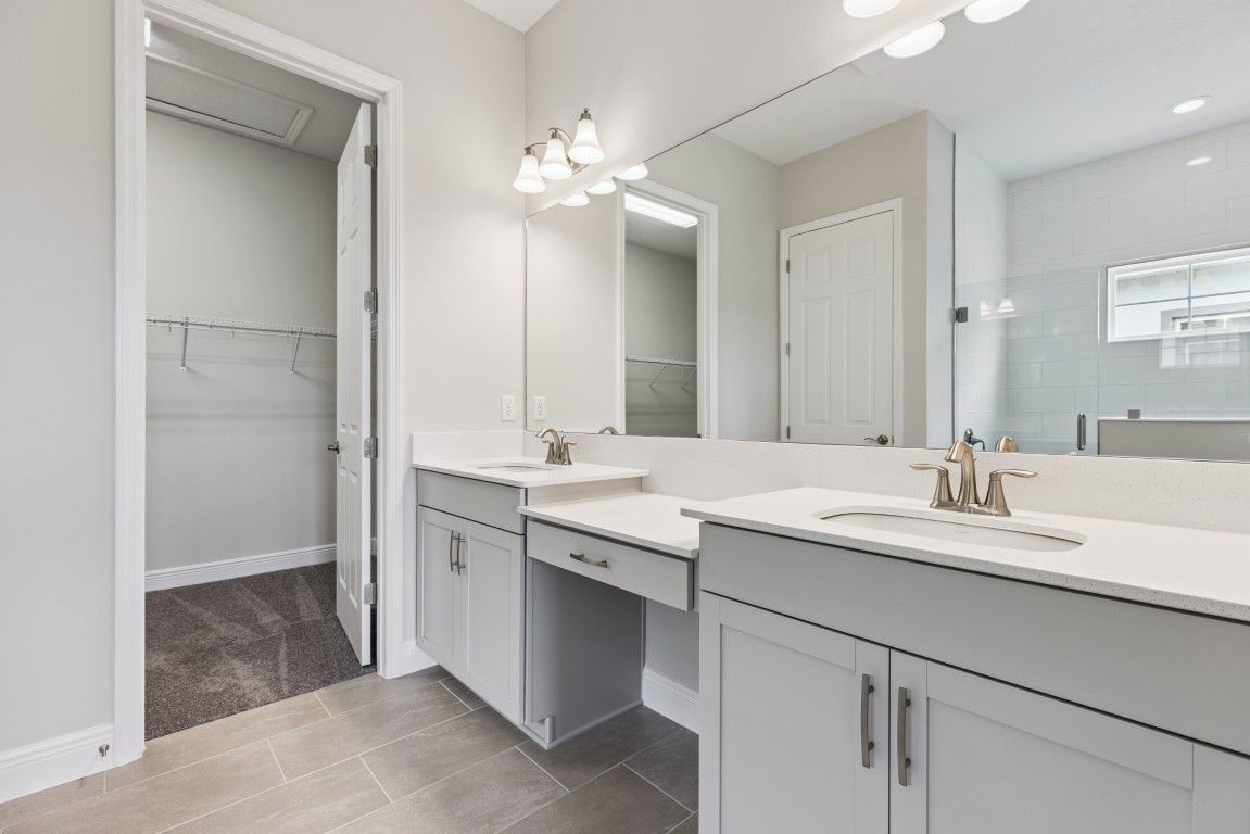 10303 Surrey Rose Dr - Owner's Bath