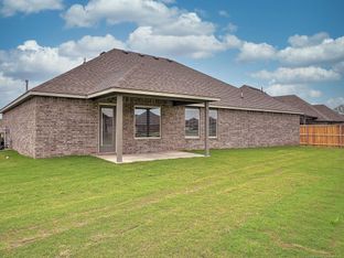 Villas at Bricktown East por Homes by Classic Properties en Tulsa Oklahoma