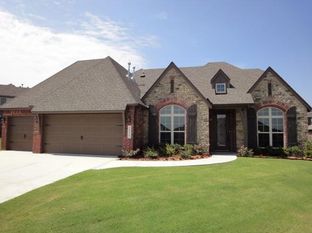 The Ridge at South County por Homes by Classic Properties en Tulsa Oklahoma