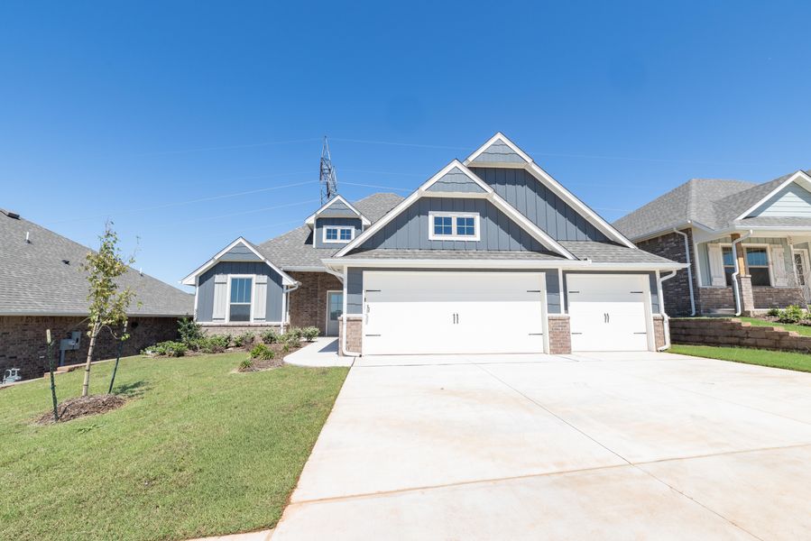 8233 Mountain Oak Dr (Hummingbird Bonus Room 2)