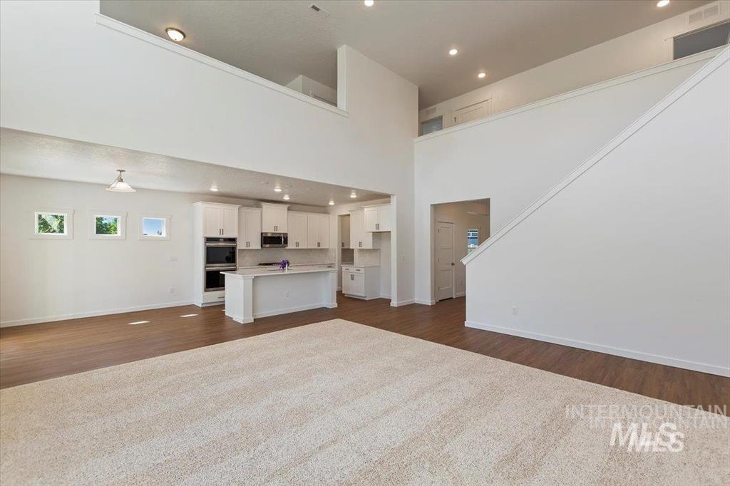 1586 Sw Silverstone (Topaz)