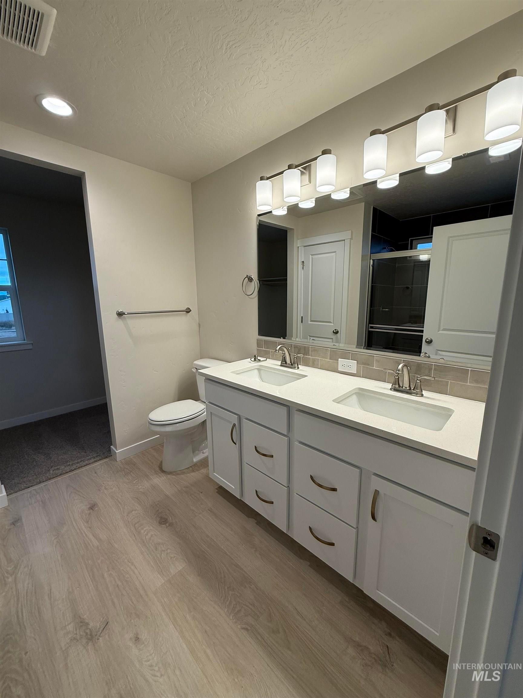 7667 E Westing House (Everest)