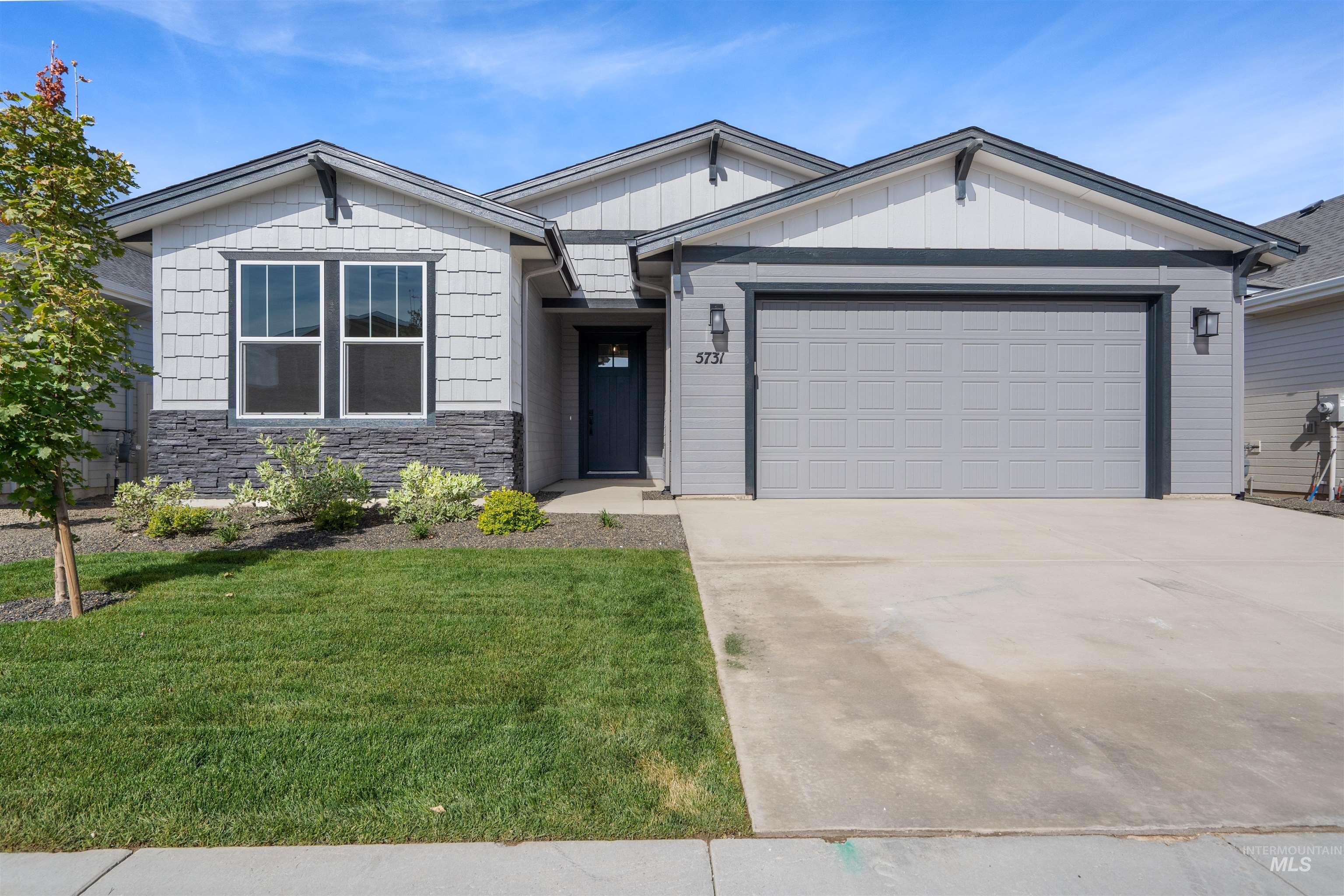 5770 N Arctic Point (Belmont)