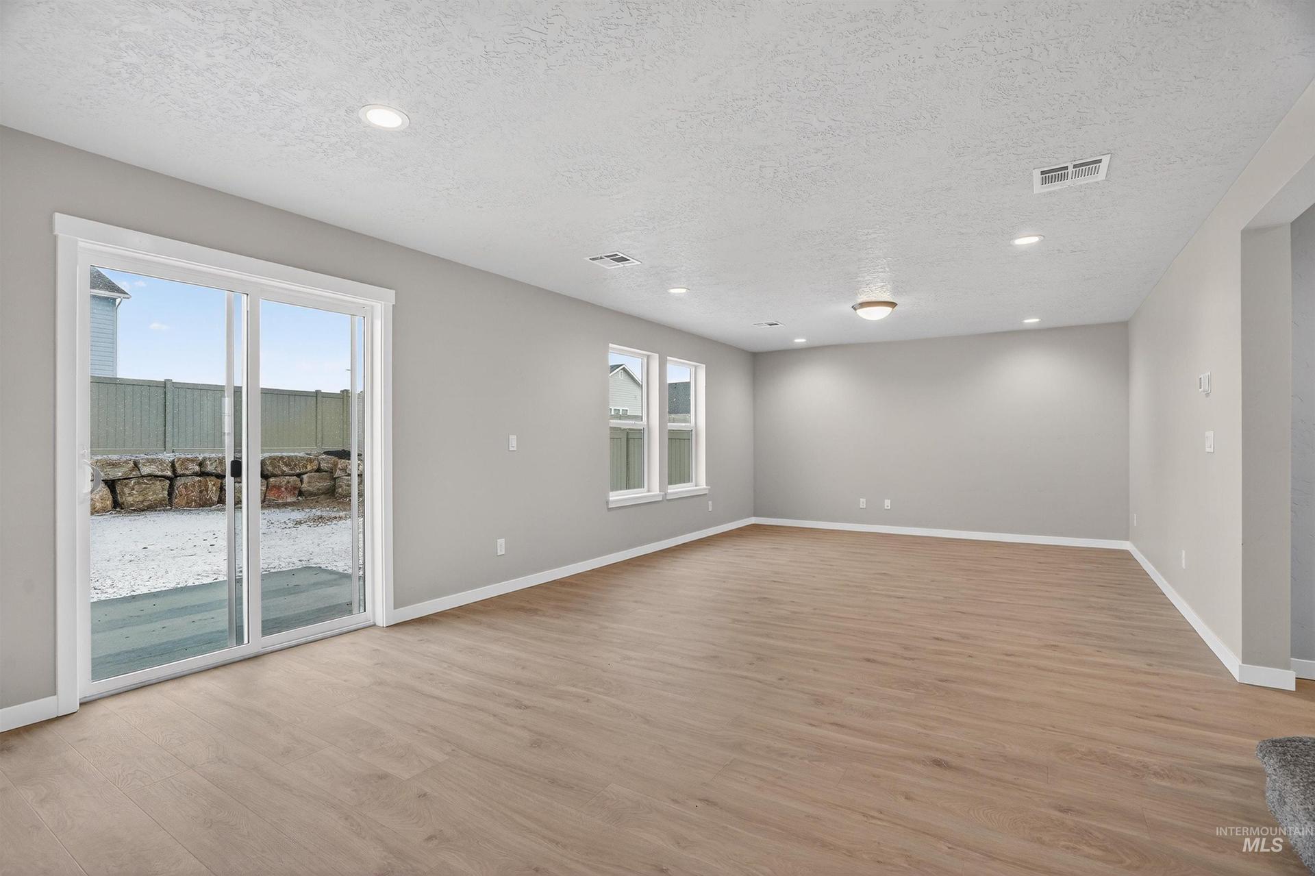 19317 Snowyside Way