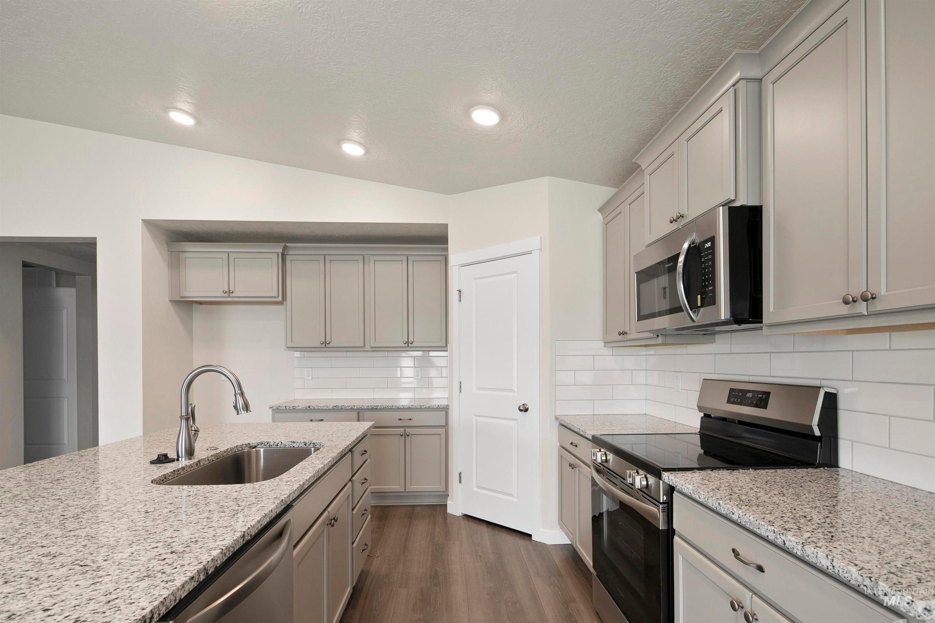 7687 E Meriwether Dr