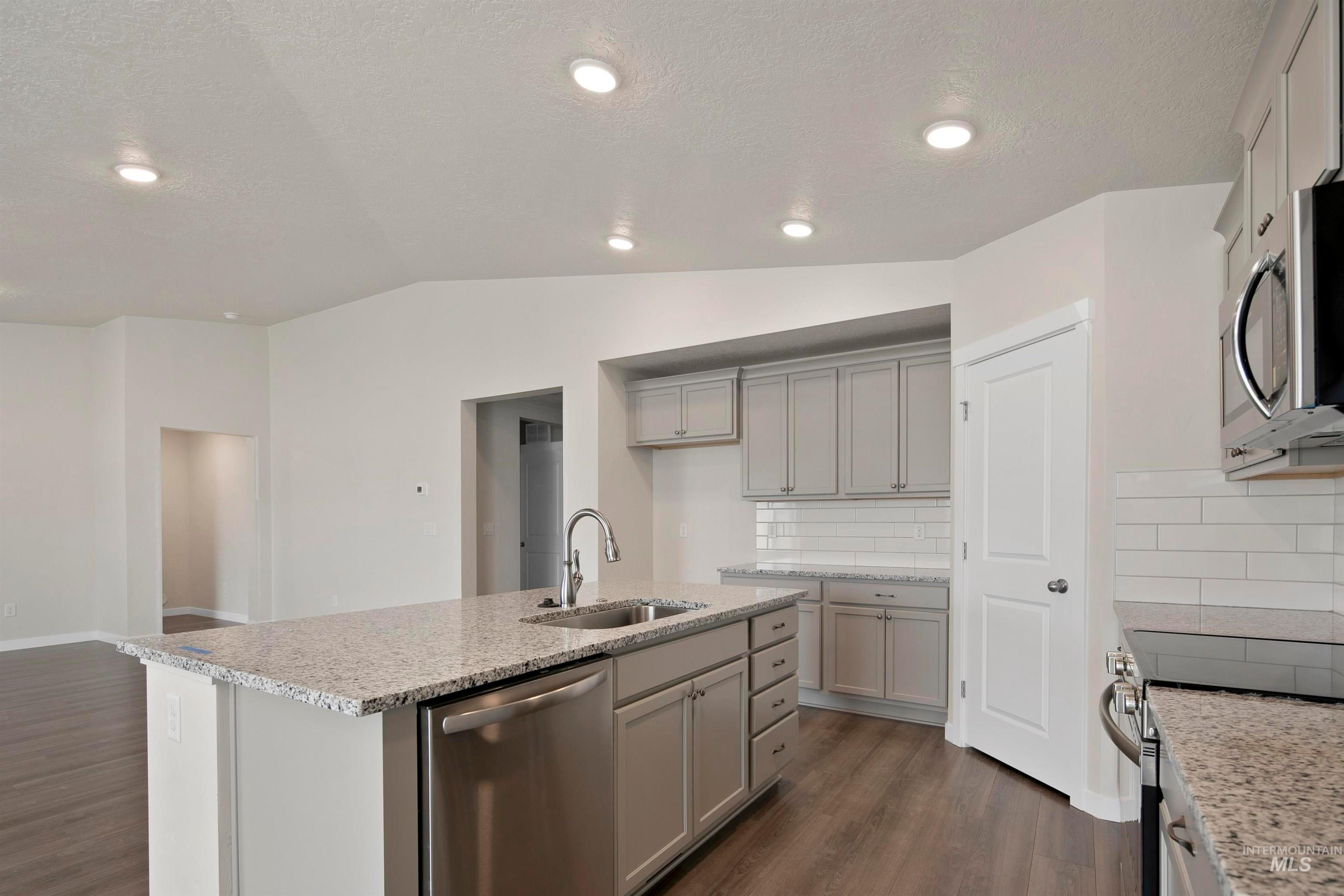 7687 E Meriwether Dr