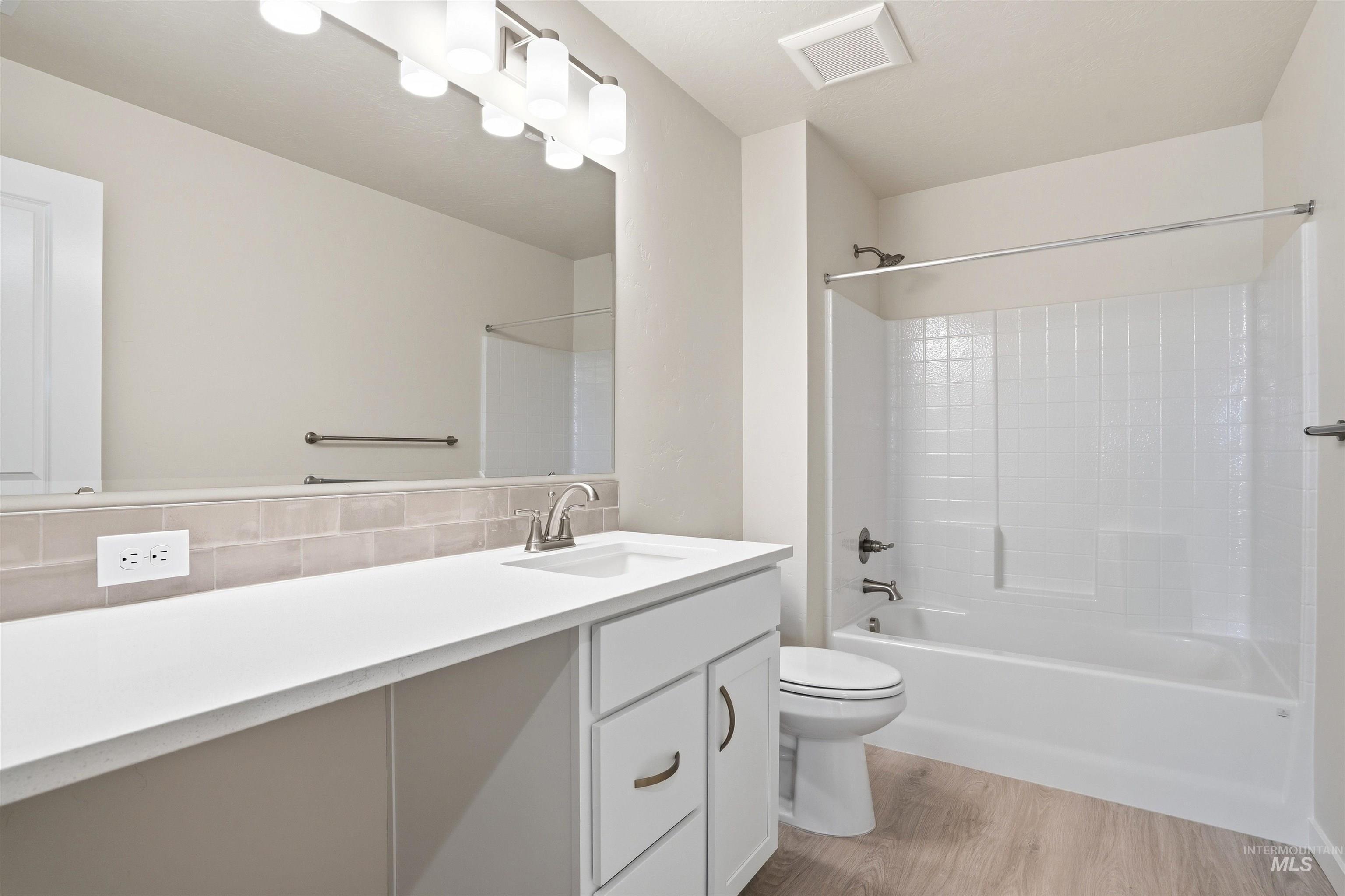 338 W Omphale St.