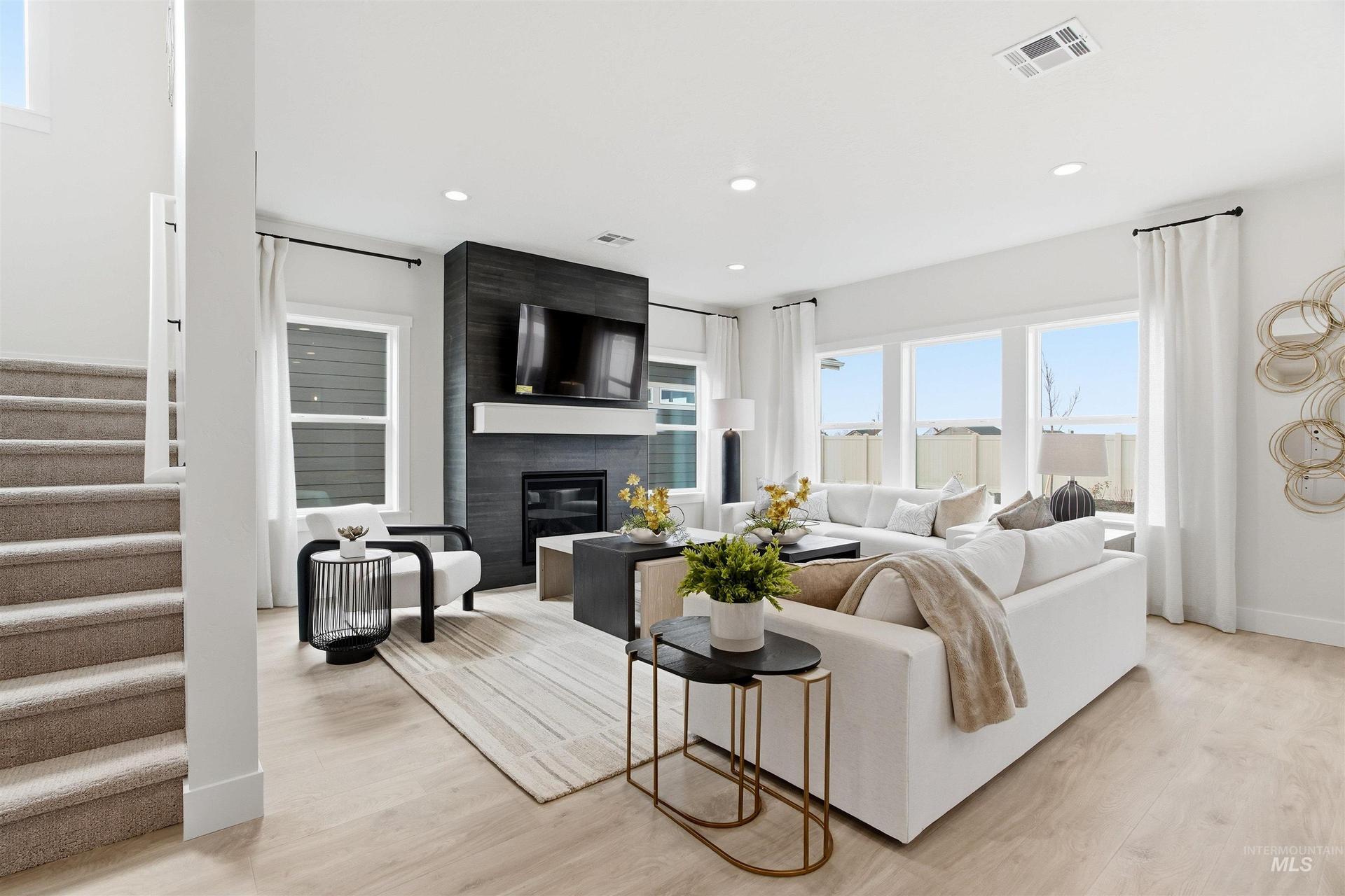 1579 SW Silverstone Ave
