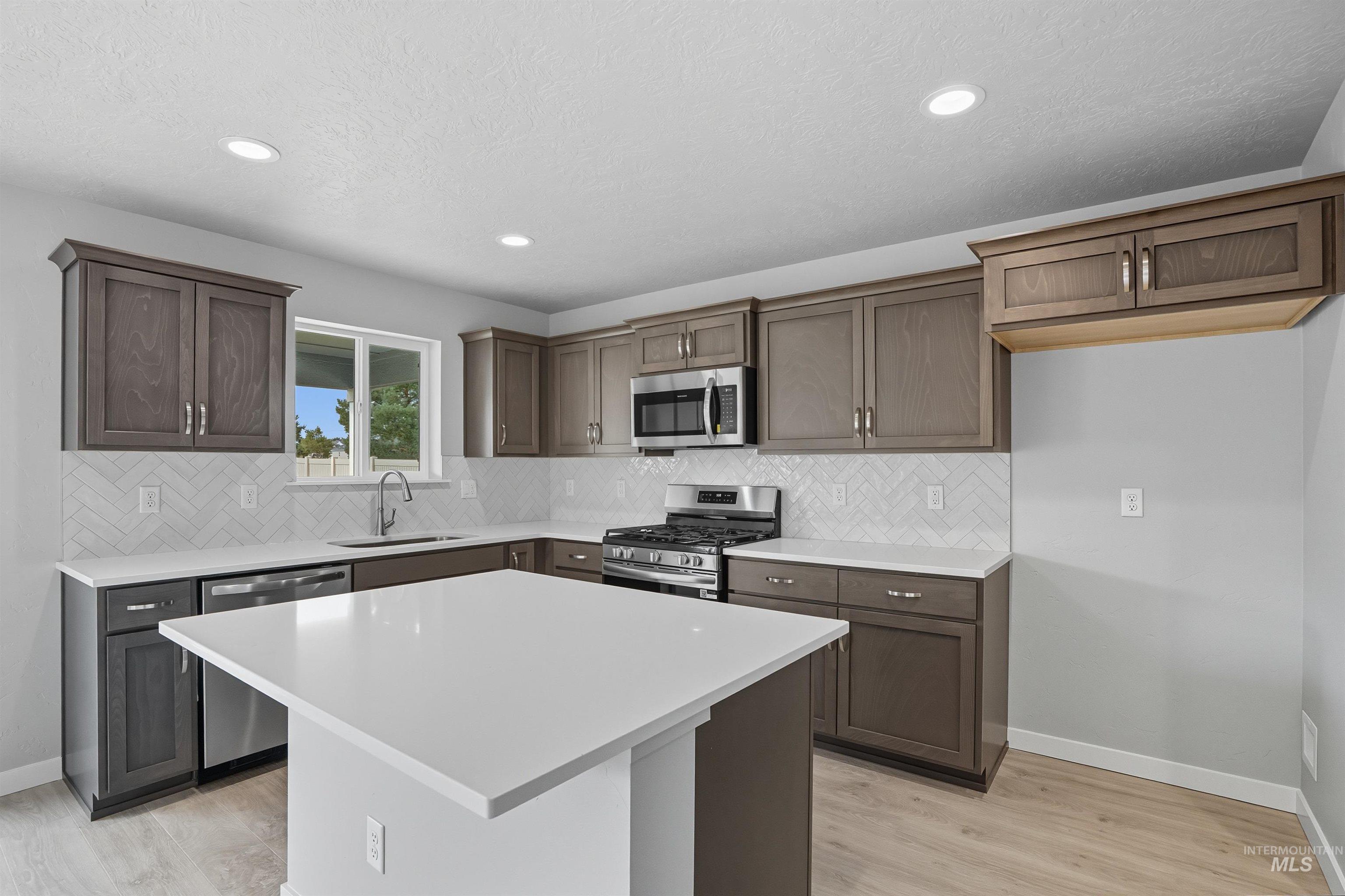 208 W Willow Dale Dr.