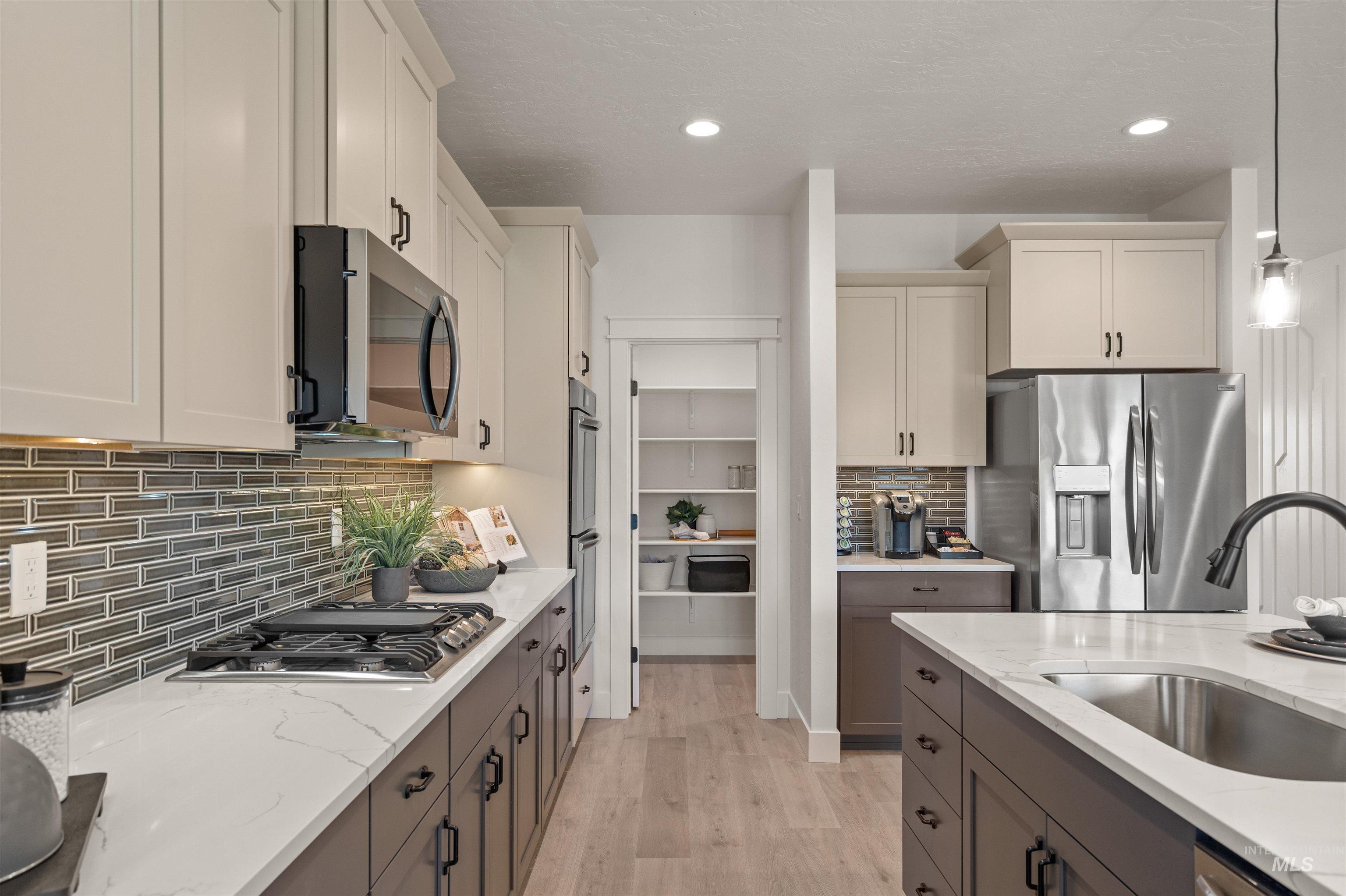 7574 E Meriwether Dr