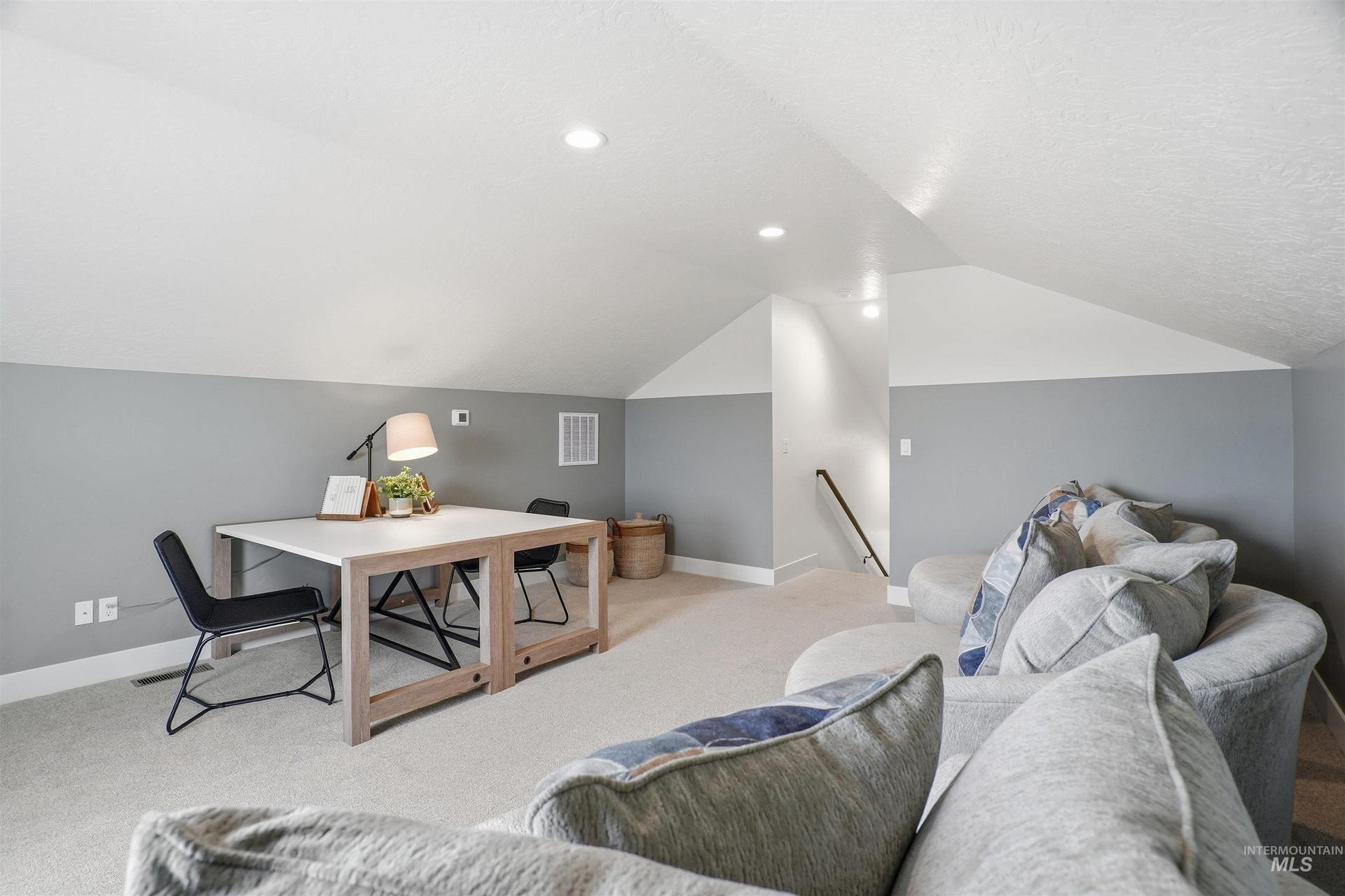 583 Dunmore Ave