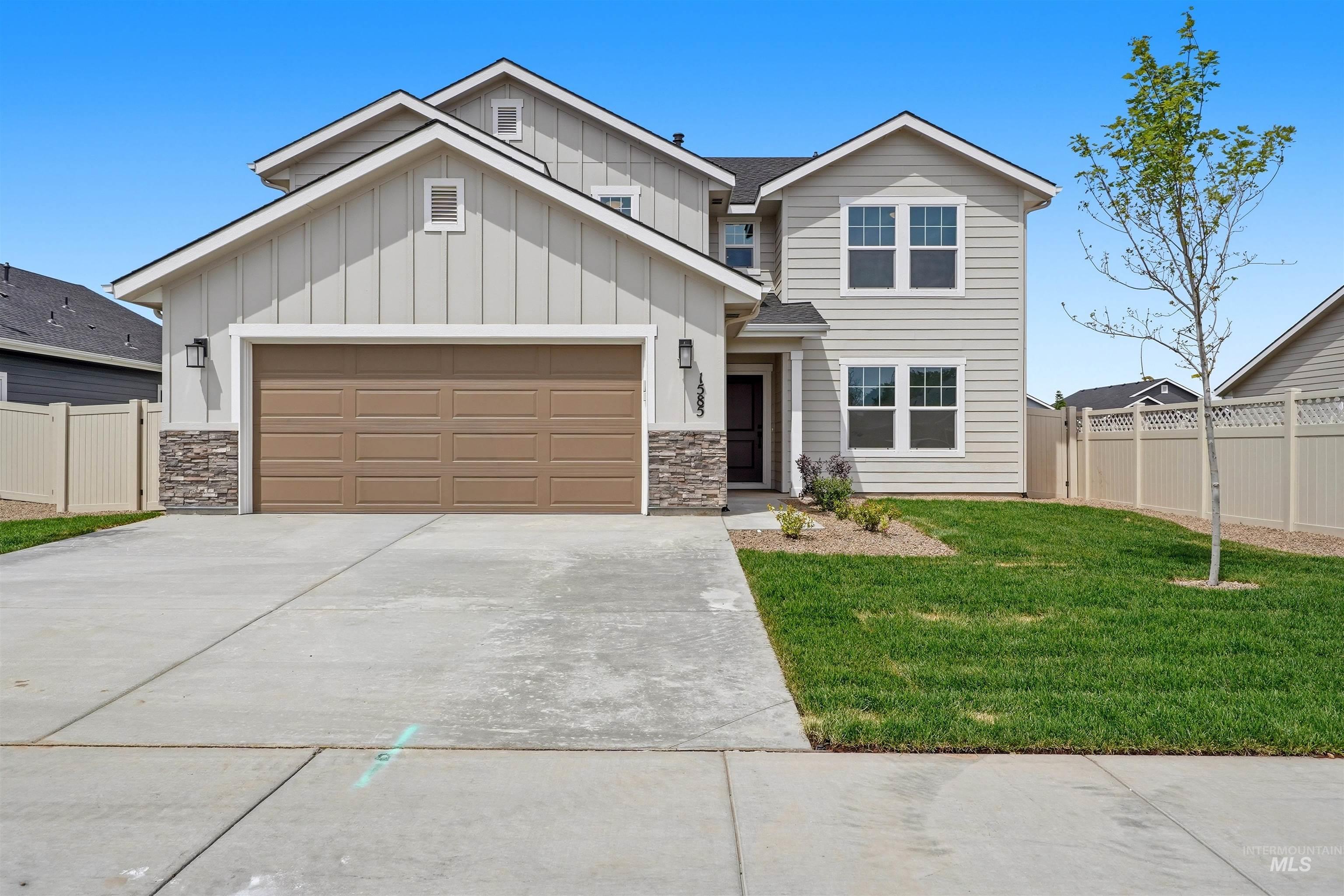 1585 SW Silverstone Ave