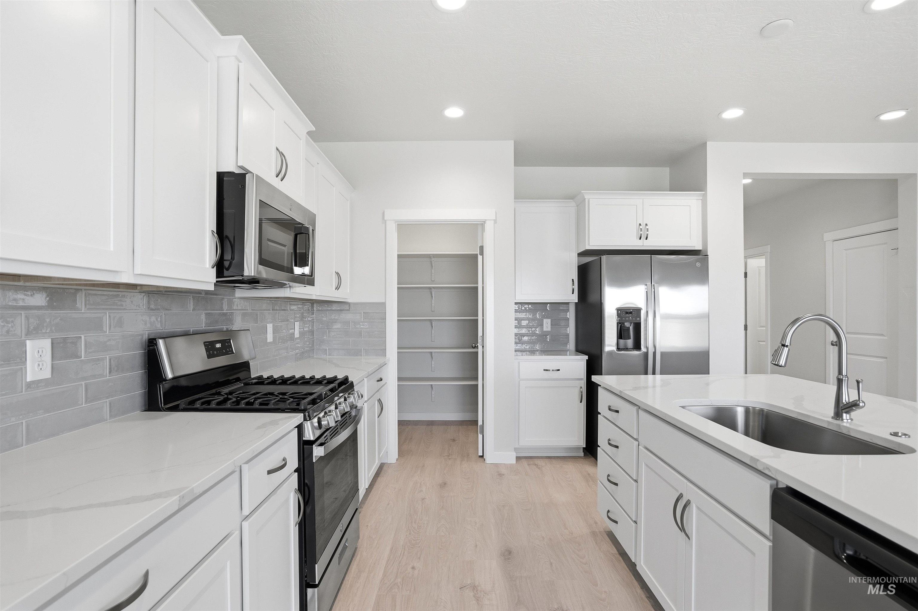 338 W Omphale St.