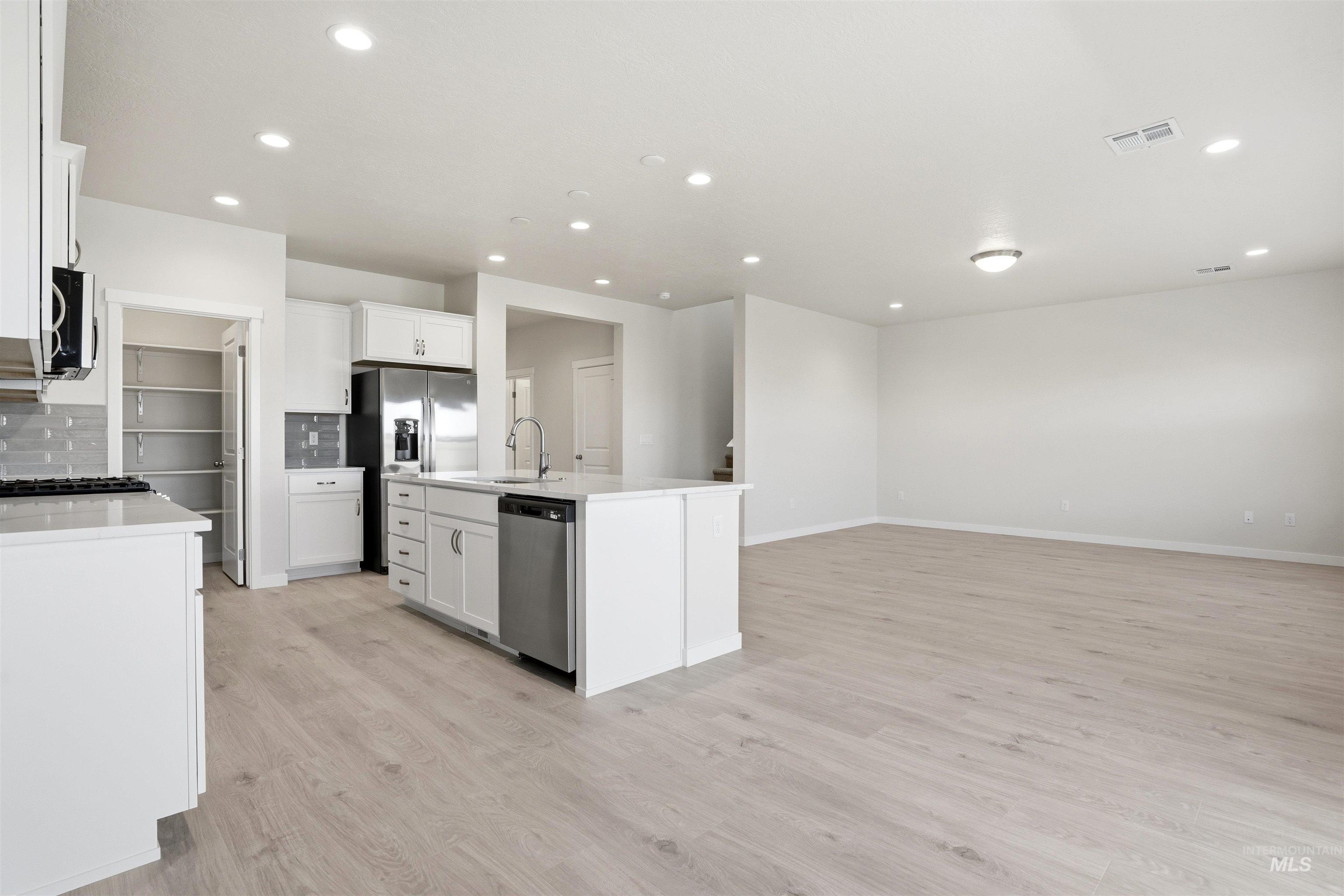 338 W Omphale St.