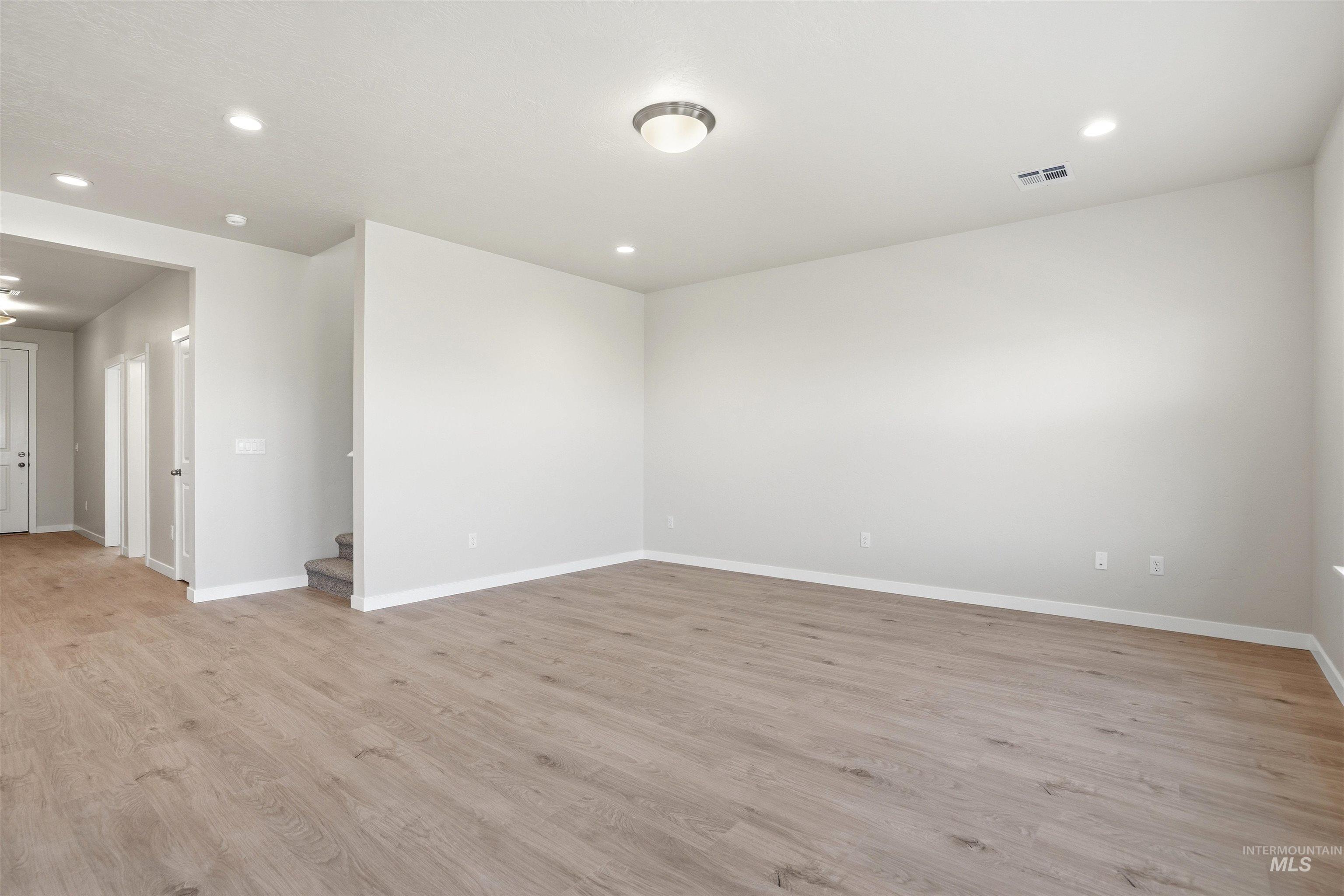 338 W Omphale St.