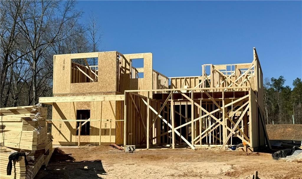 2302 Fuzzy Falls. Opelika, AL 36804