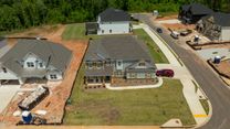 The Landings At Academy Drive por Hughston Homes en Auburn-Opelika Alabama