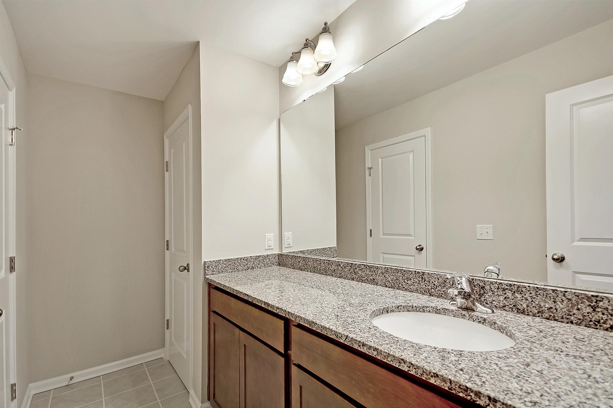 McCormick Full Bathroom