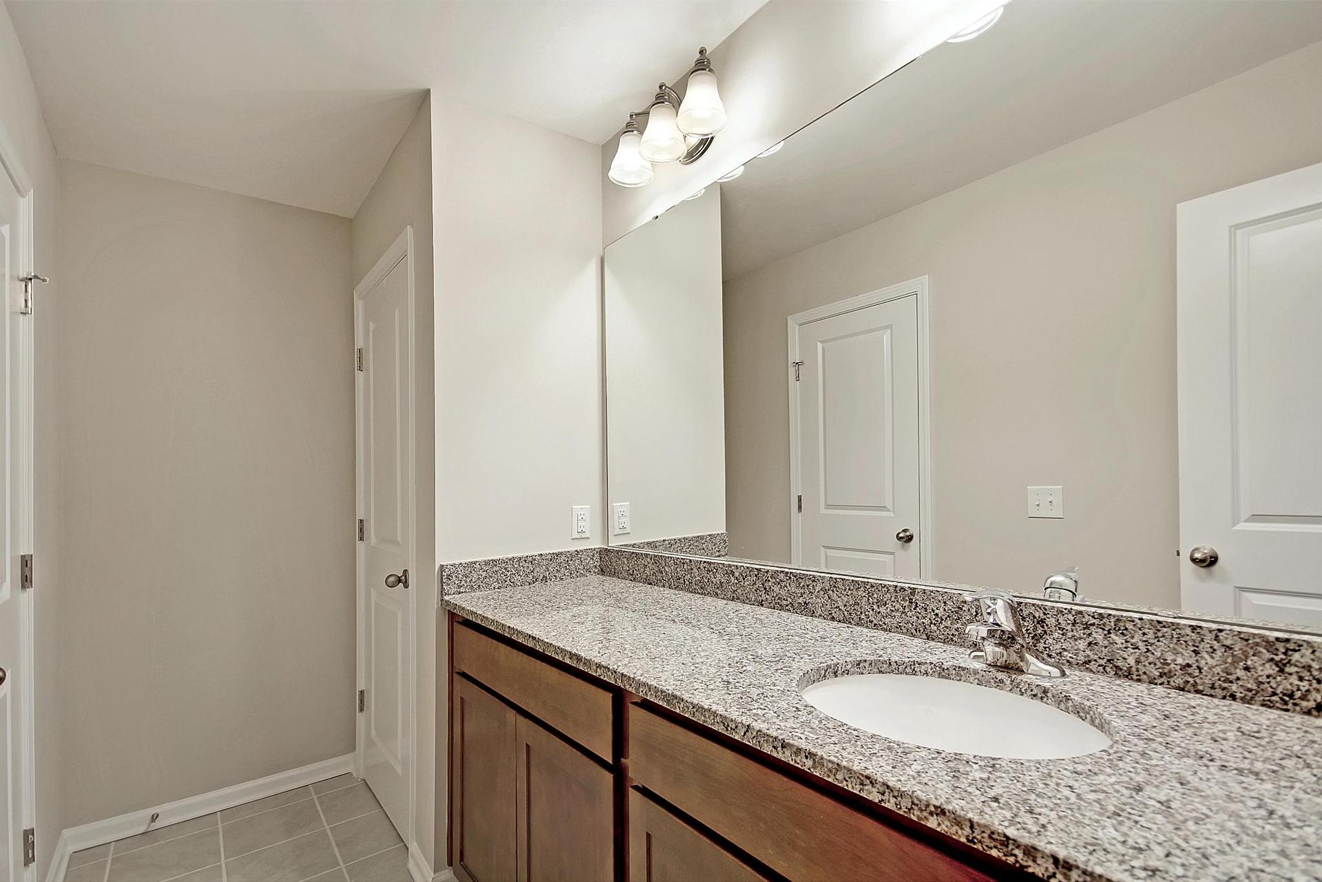 McCormick Full Bathroom