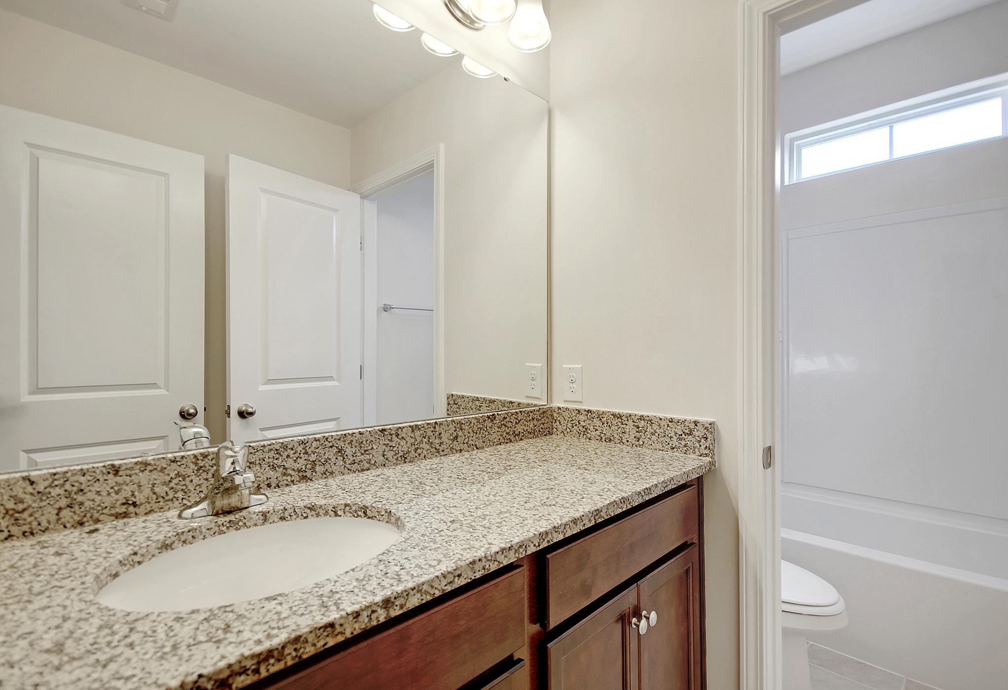 Greenwood Full Bathroom