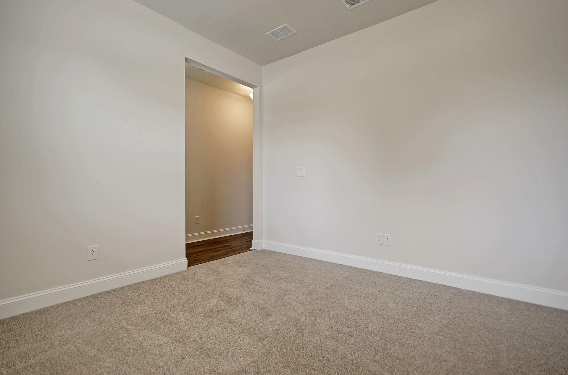 Adger Flex Room