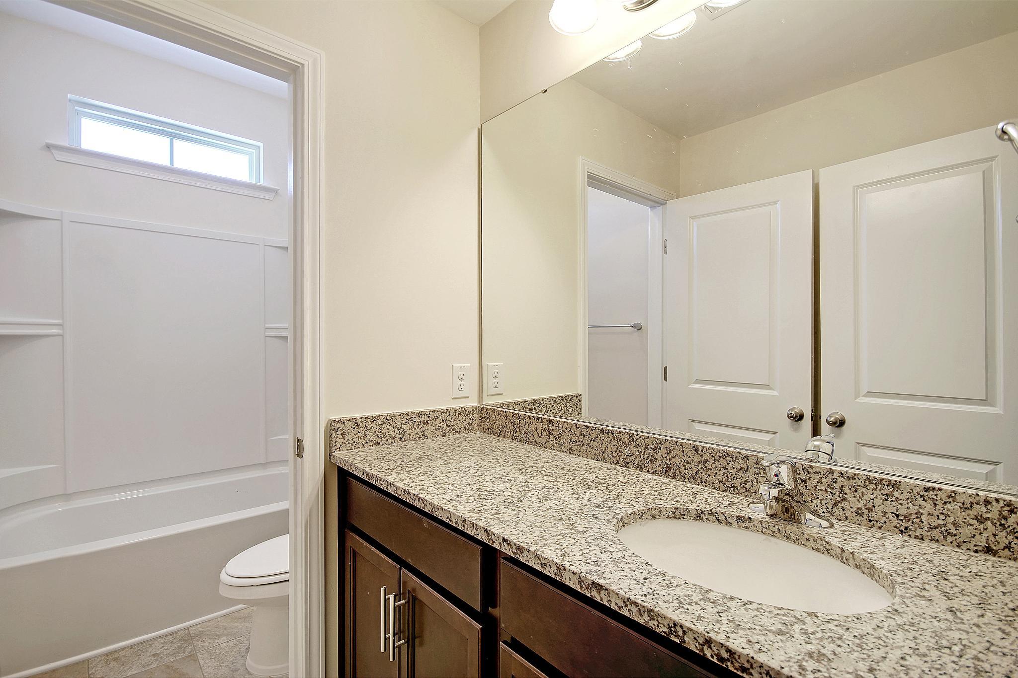 Colleton Full Bathroom