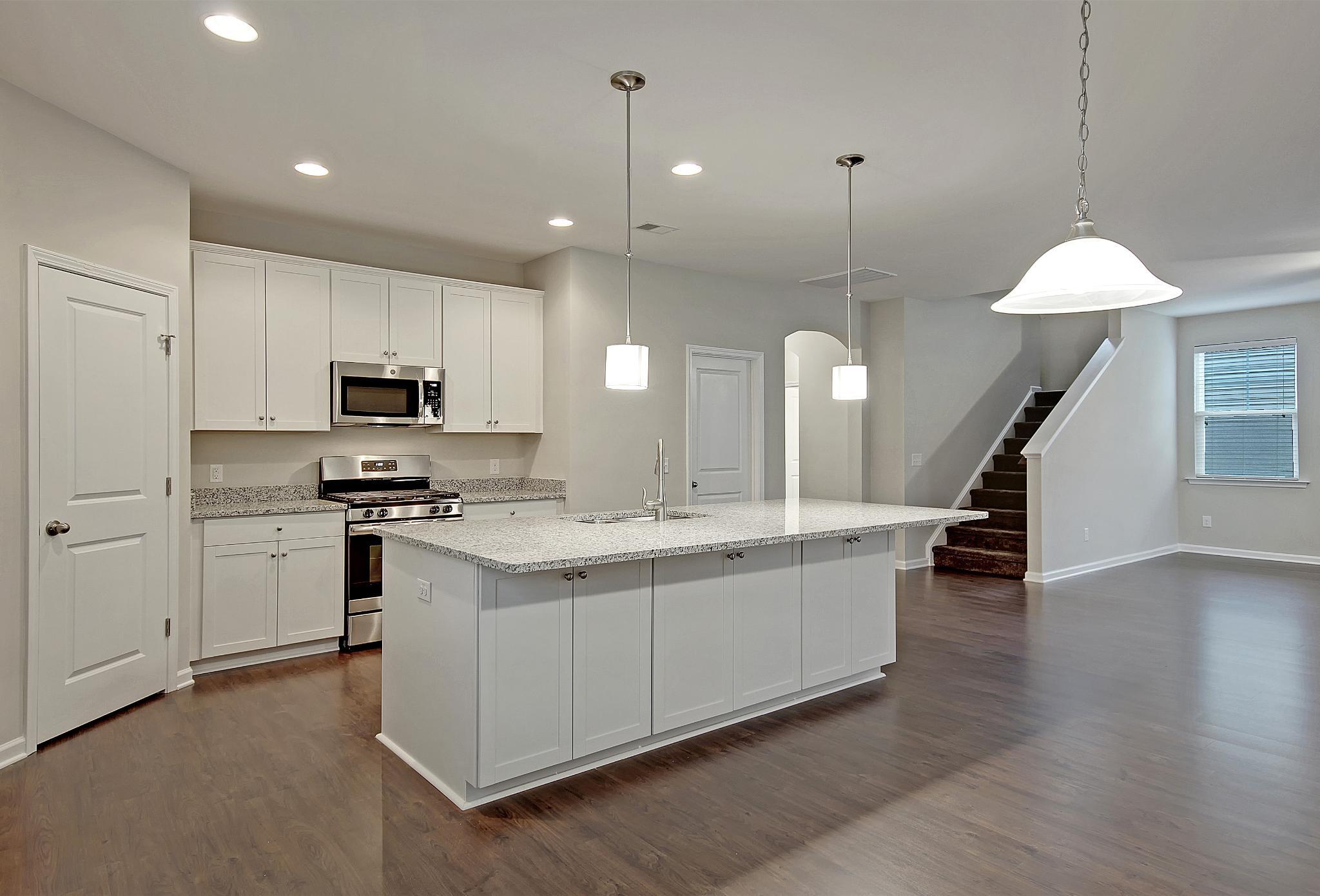 Beaufort Kitchen and Breakfast Area