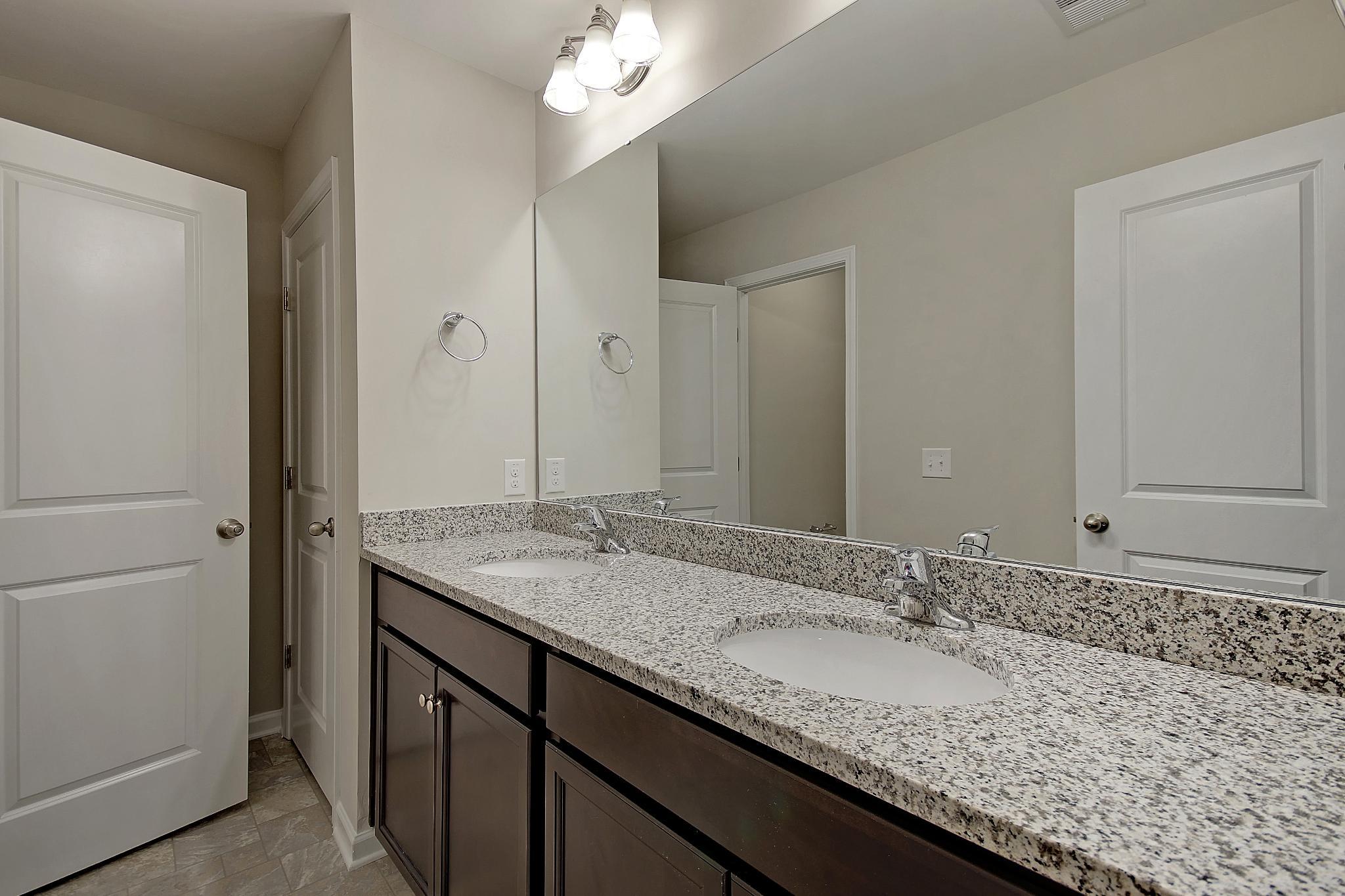 Beaufort Full Bathroom