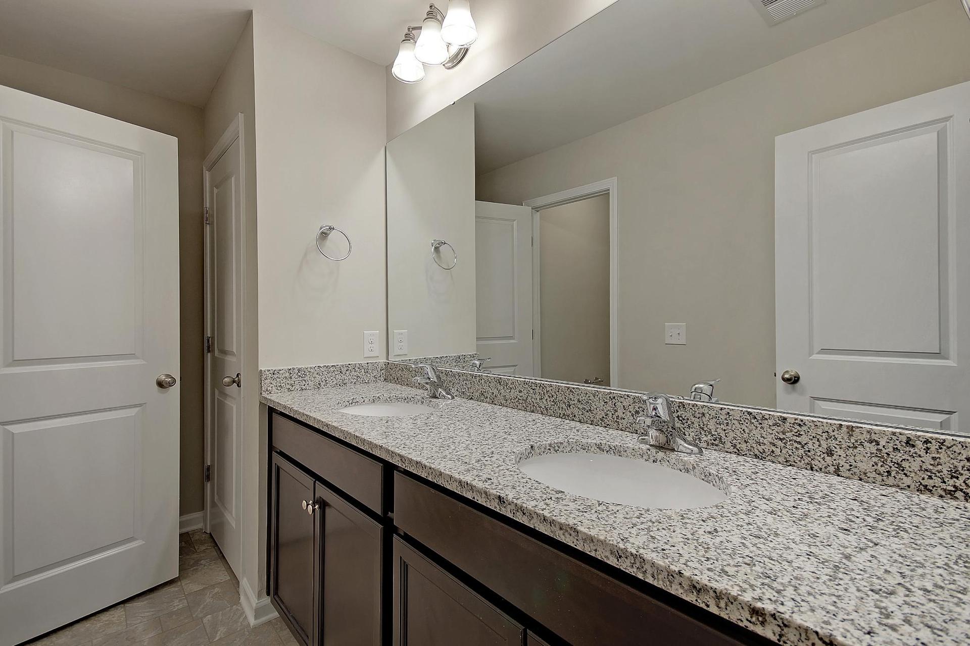 Beaufort Full Bathroom