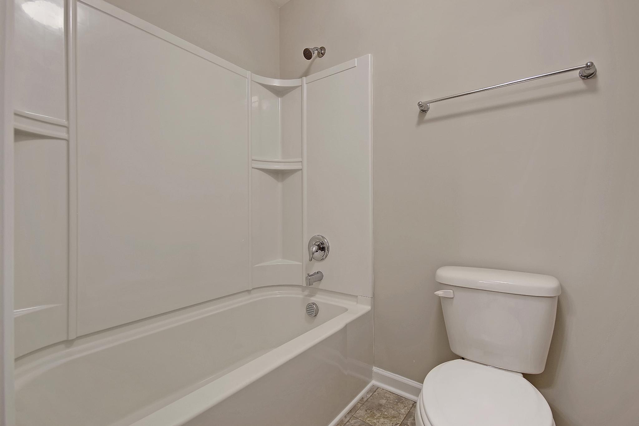 Beaufort Full Bathroom