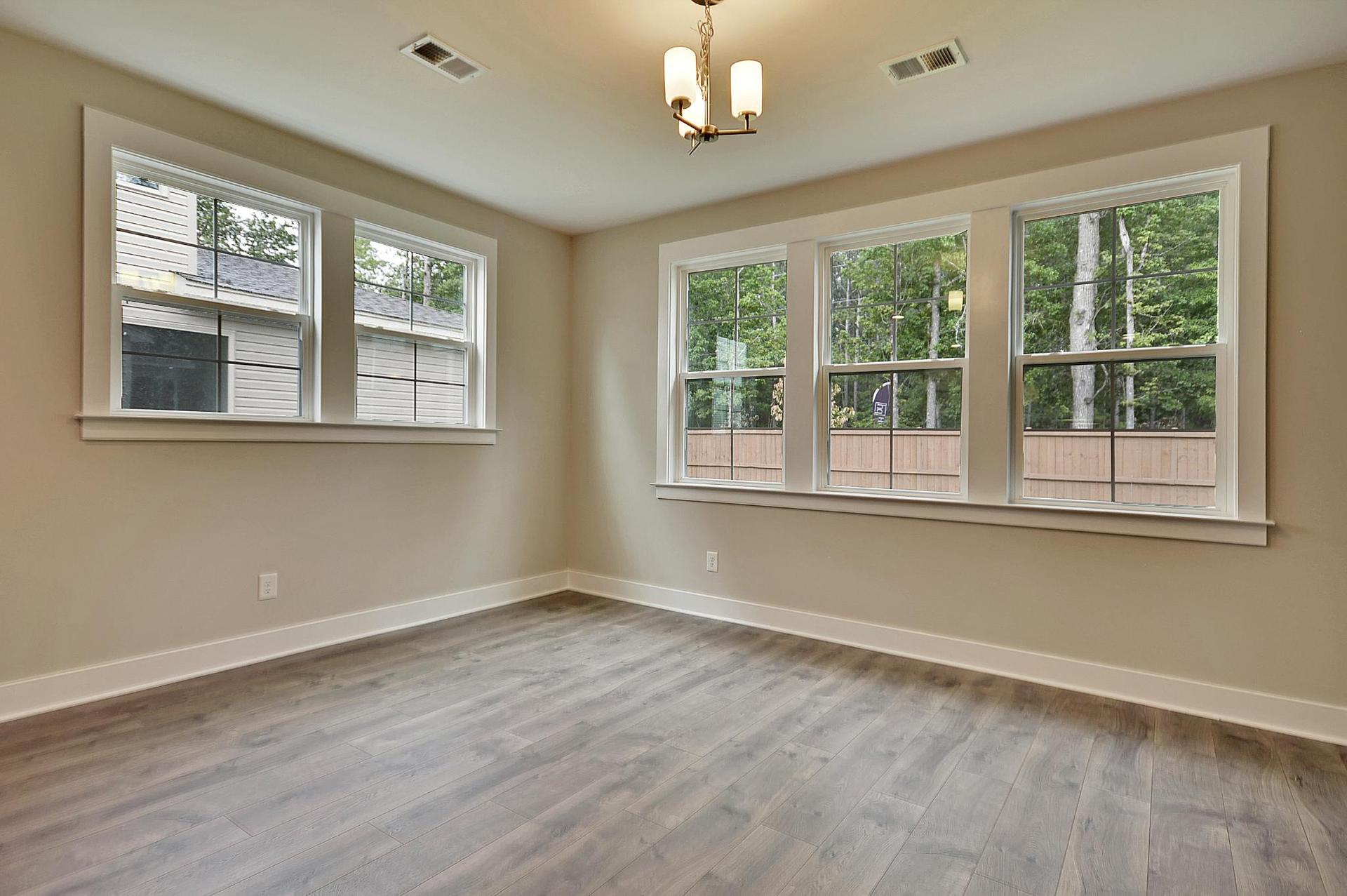 Maywood II Breakfast Area