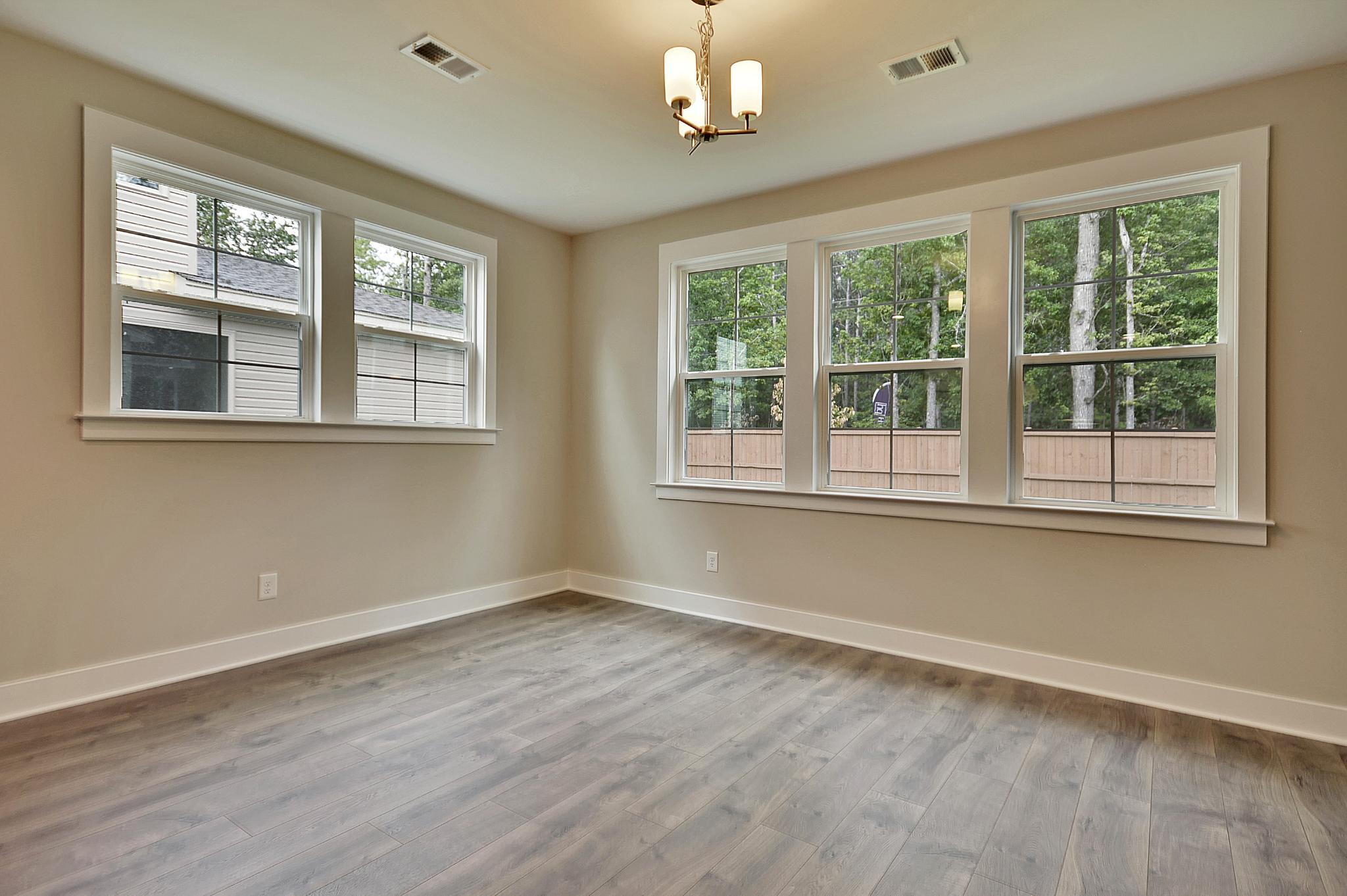 Maywood II Breakfast Area