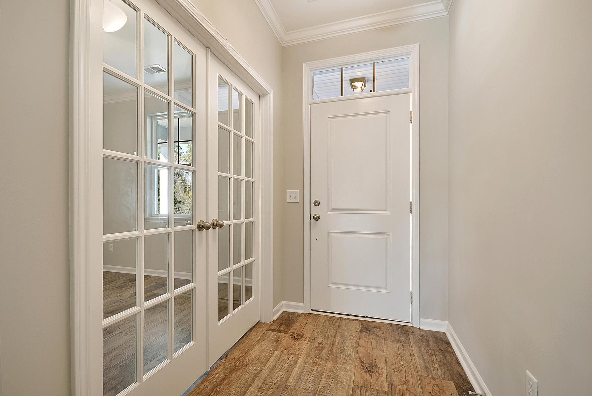 Hampton Entry