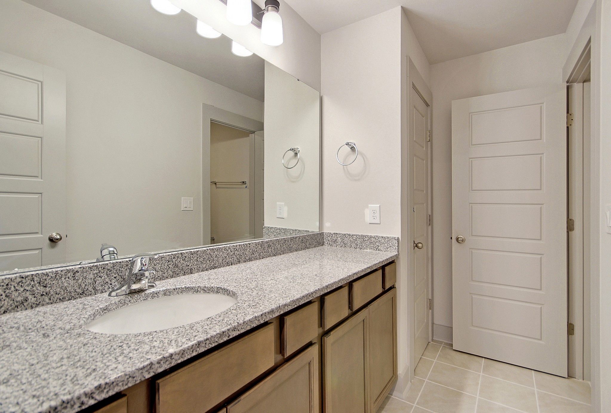 Harrington Full Bathroom