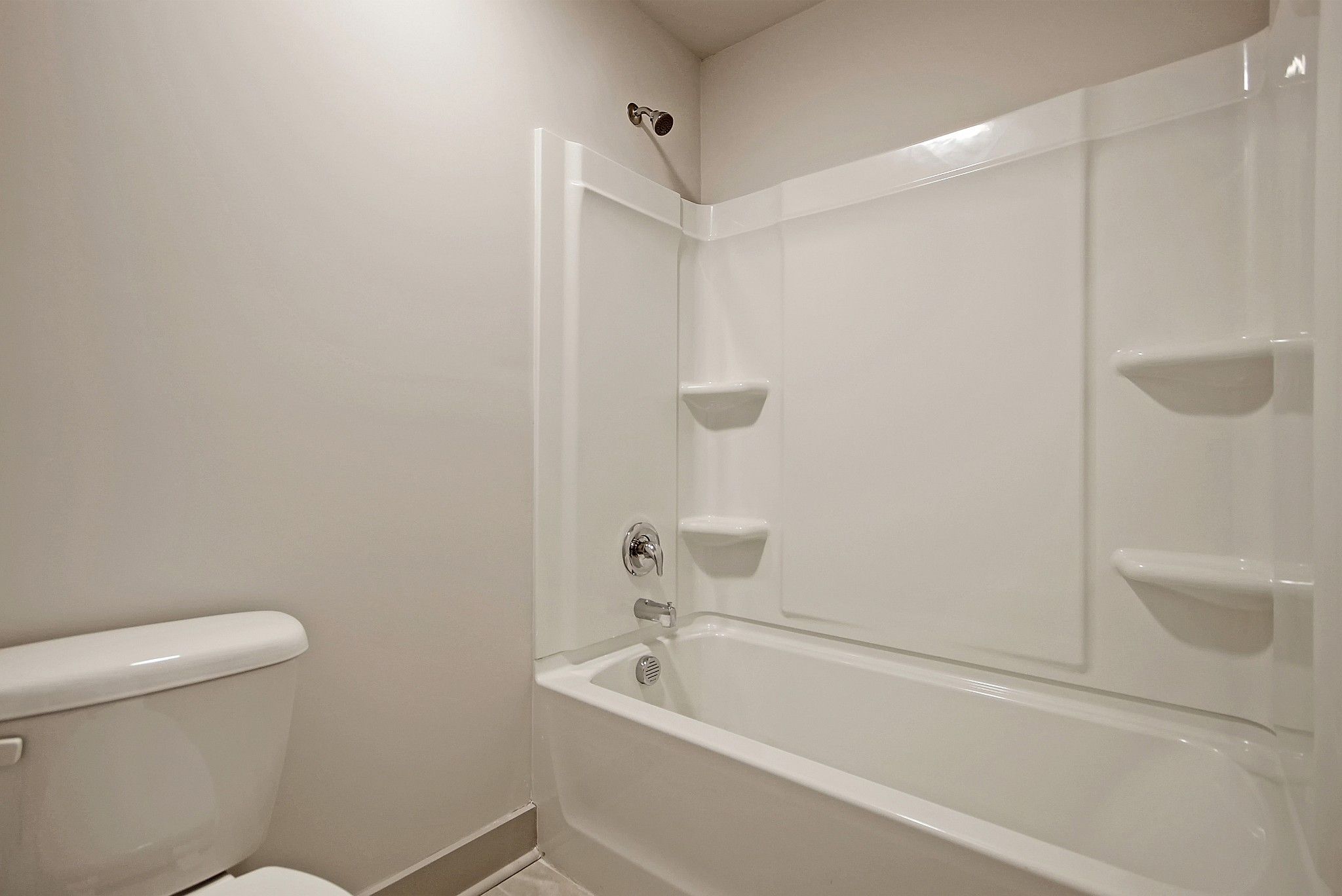 Harrington Full Bathroom 2