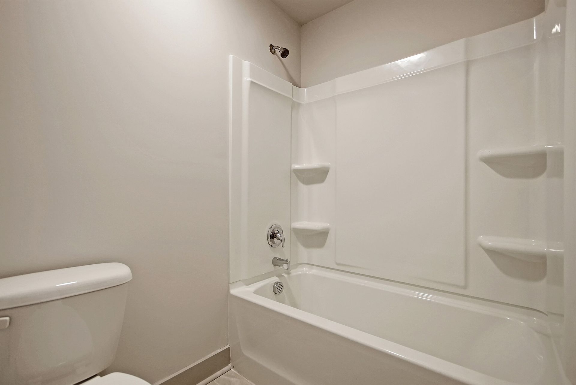 Harrington Full Bathroom 2