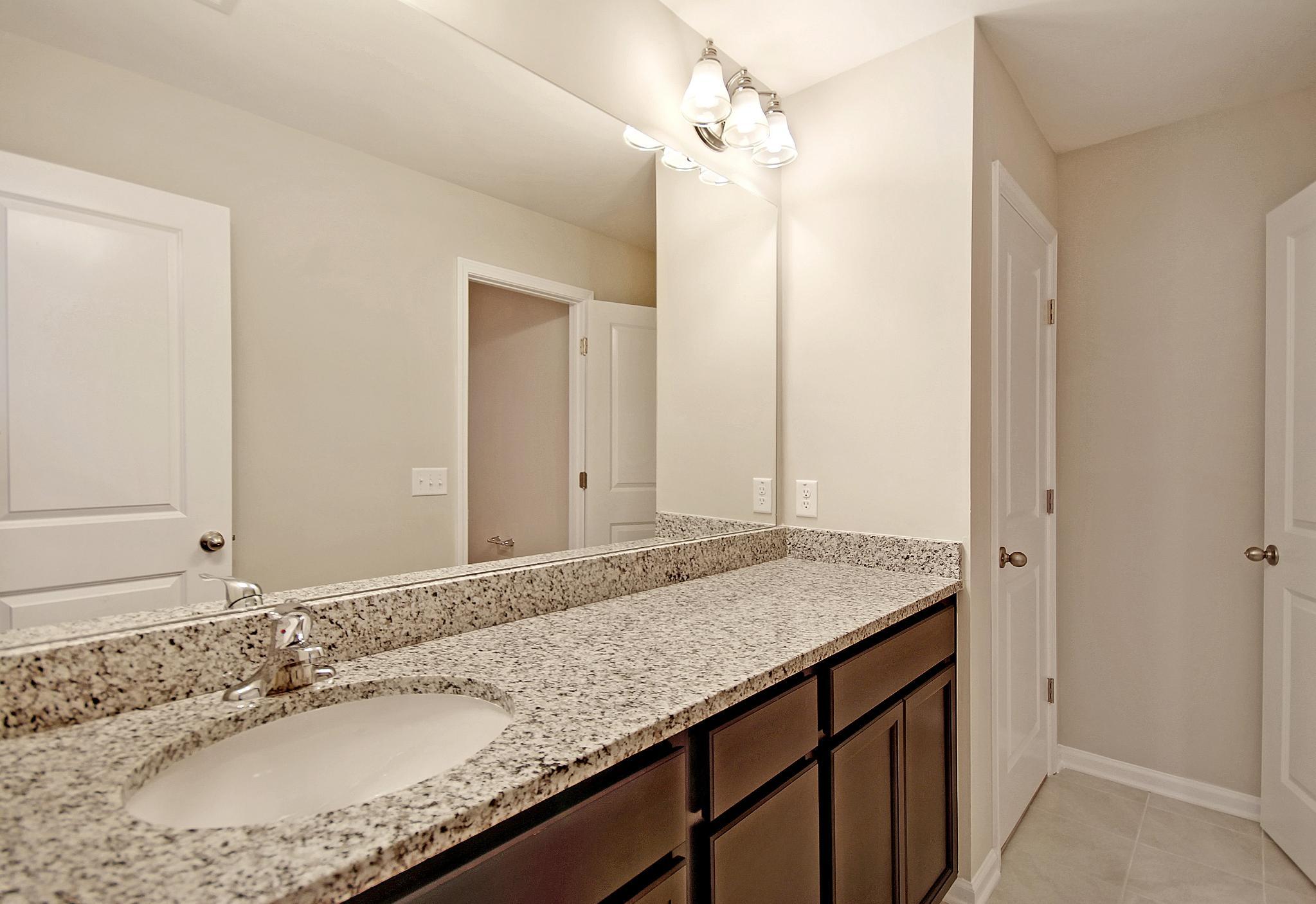 Saluda II Full Bathroom