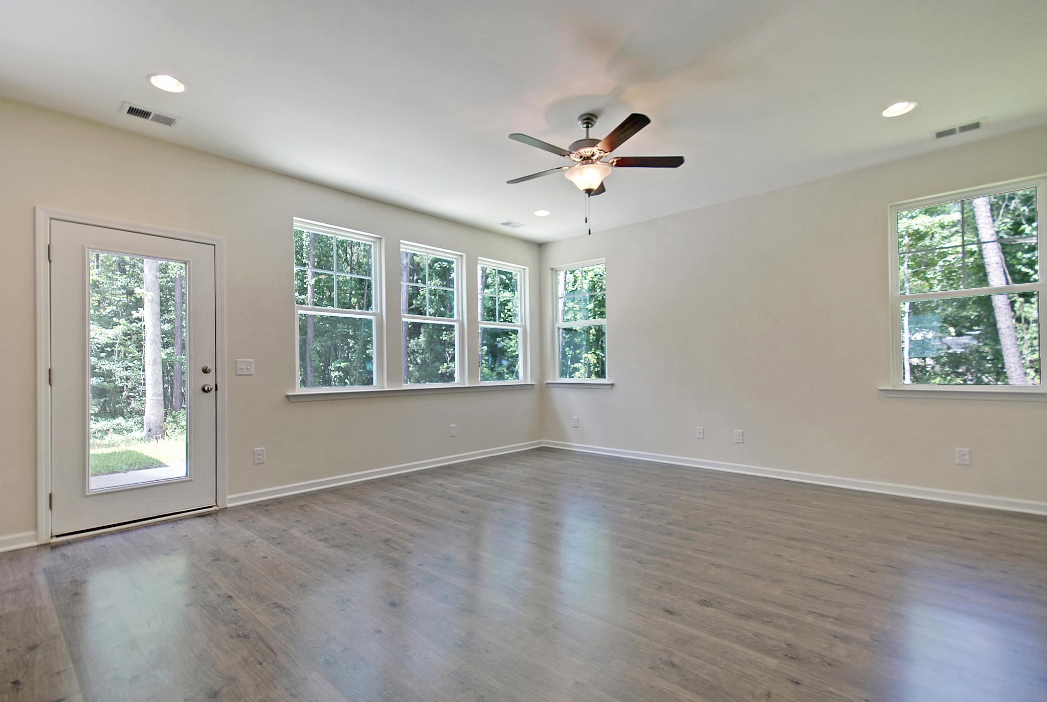 Barnwell Spacious Living Room