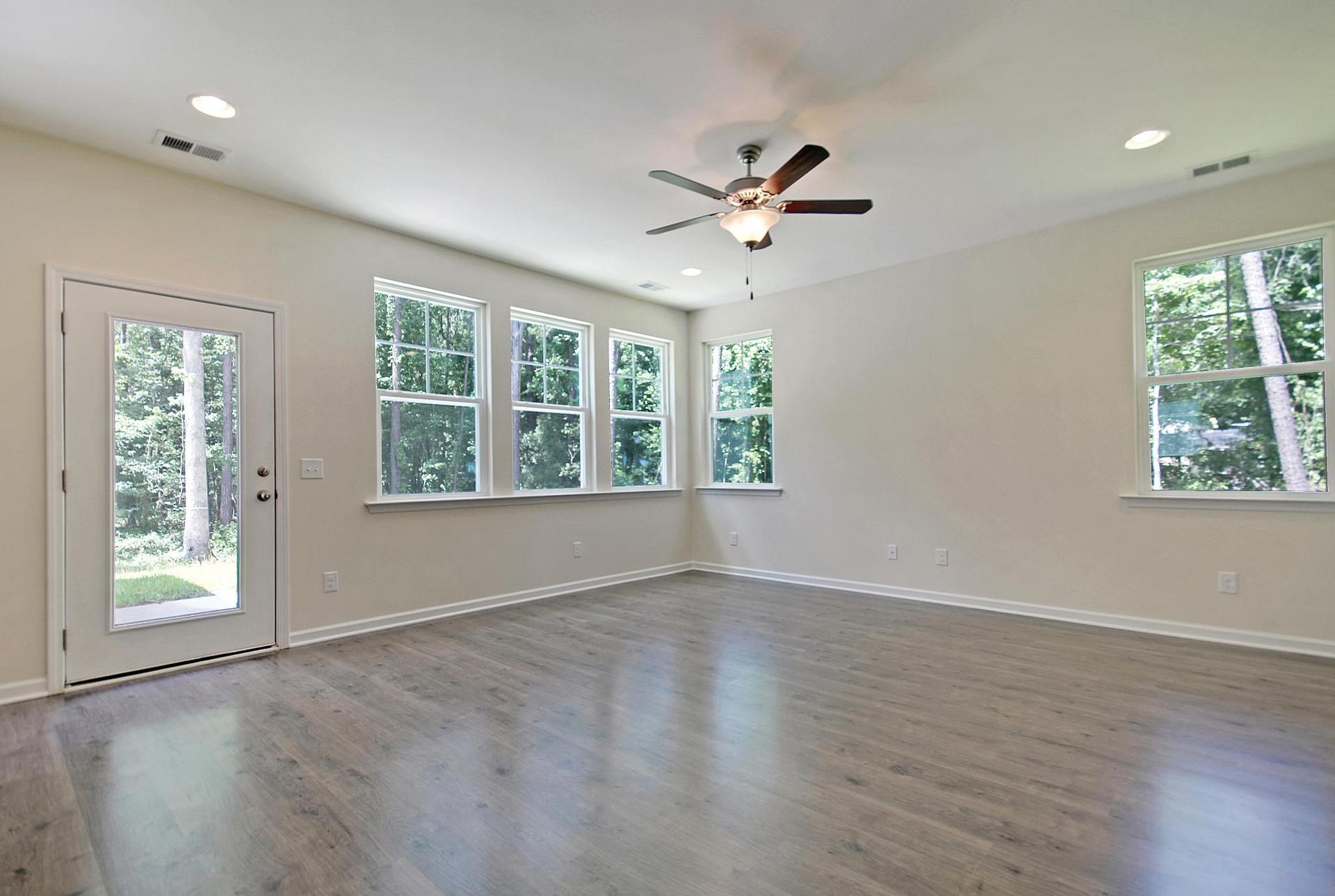 Barnwell Spacious Living Room