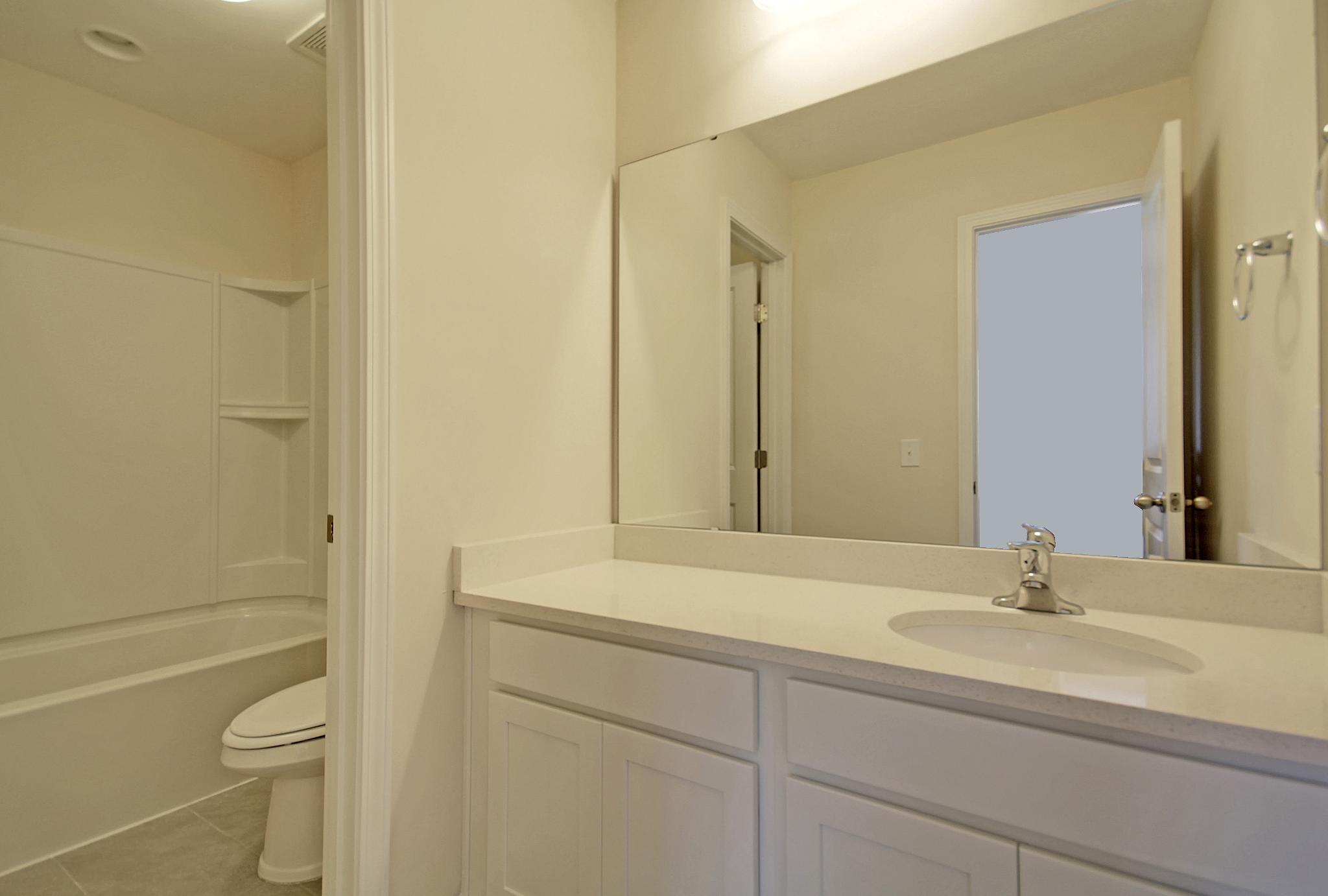 Barnwell Full Bathroom