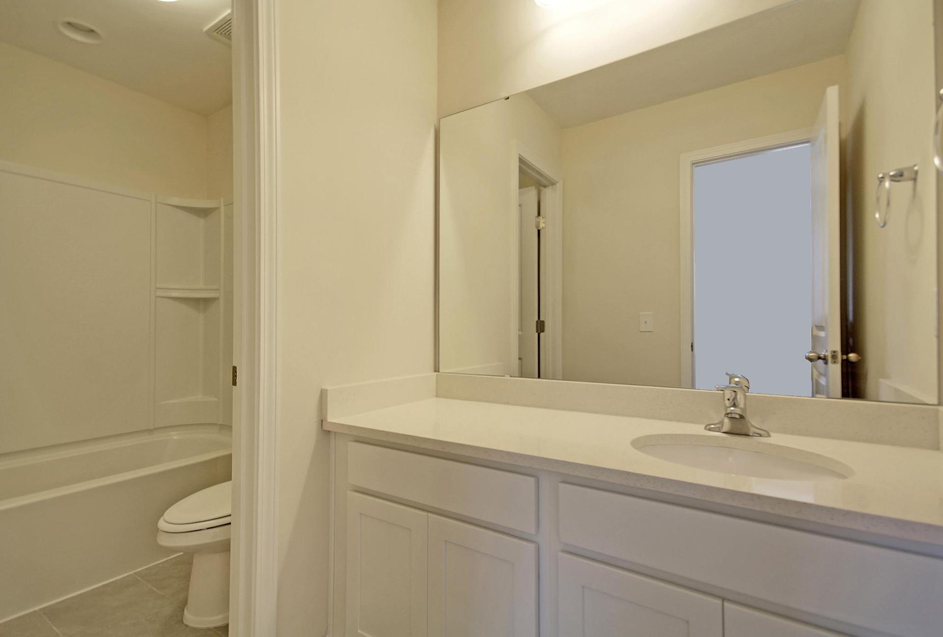 Barnwell Full Bathroom