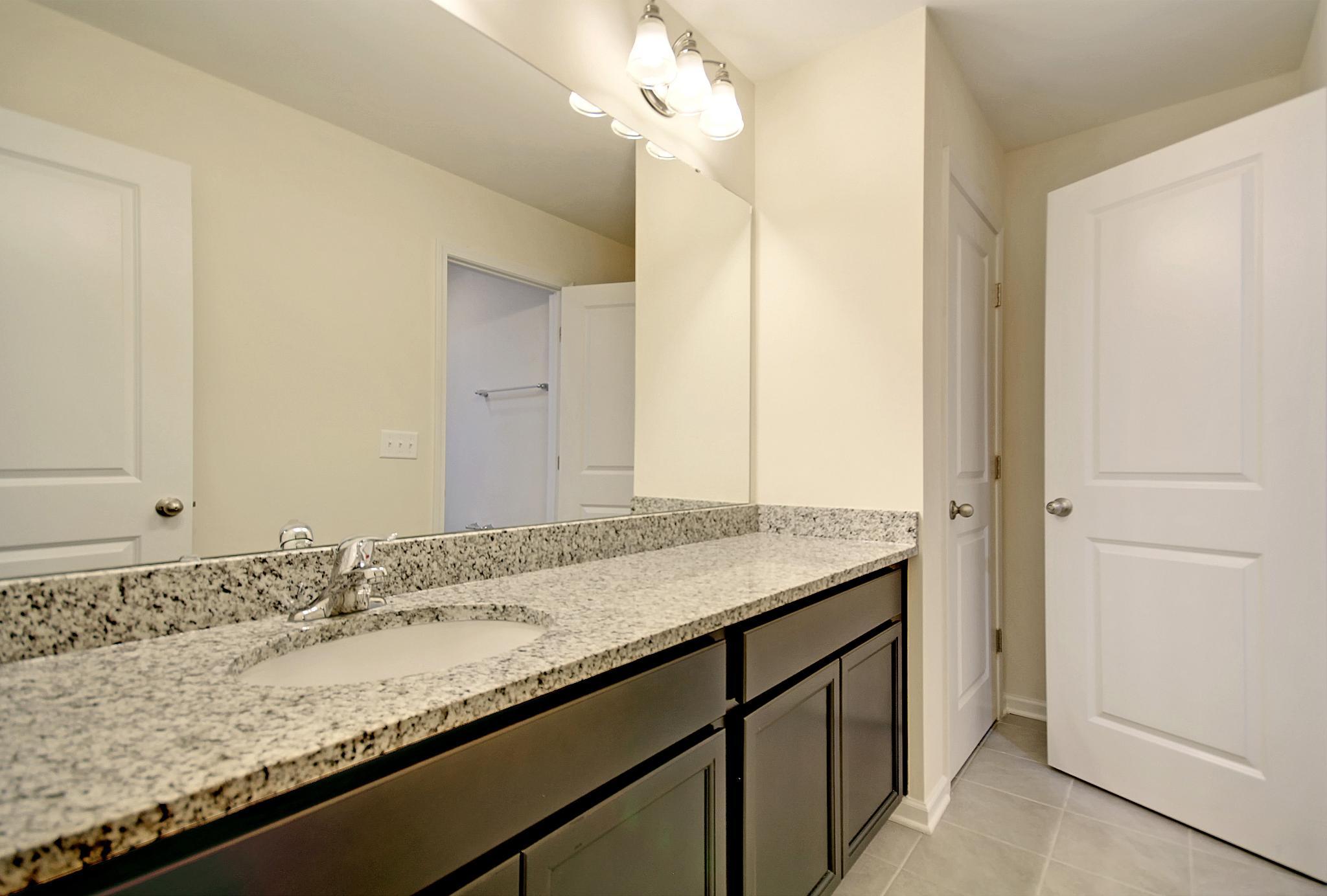 McCormick Full Bathroom