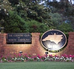 Country Club of North Carolina por Huntley Design Build en Pinehurst-Southern Pines North Carolina